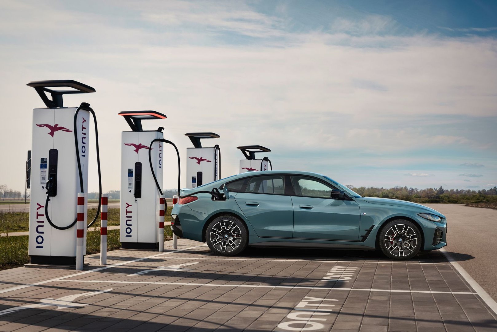 bmw_i4_1_generation_restyling_1__Sedan__26.jpg