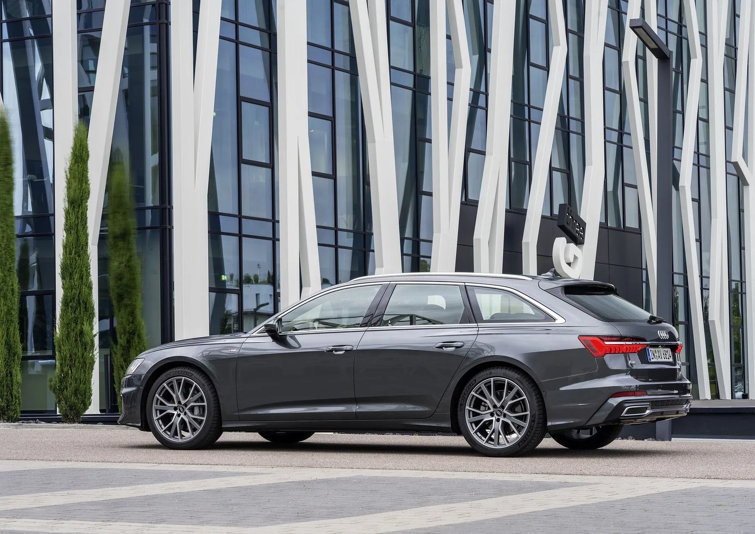 Audi_A6_5_generation__Estate_5-door__8.jpg