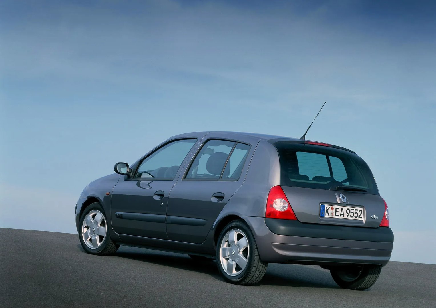 Renault_Clio_2_generation_restyling__Mini_5-doors__4.jpg