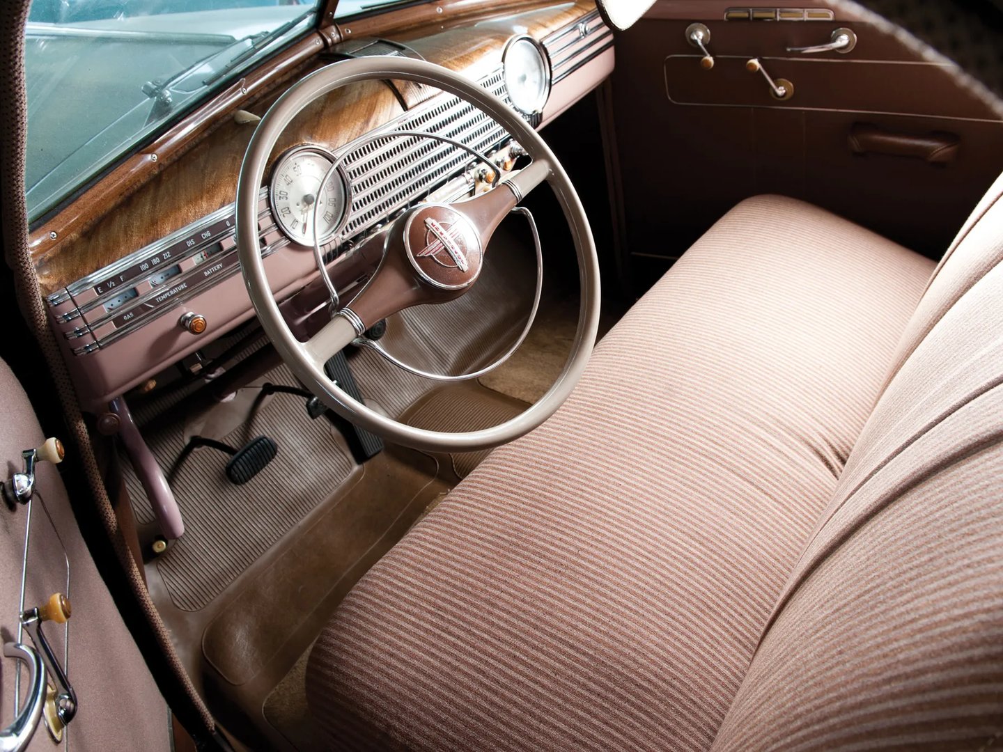 Chevrolet_Special_DeLuxe_1_generation__Coupe__9.jpg