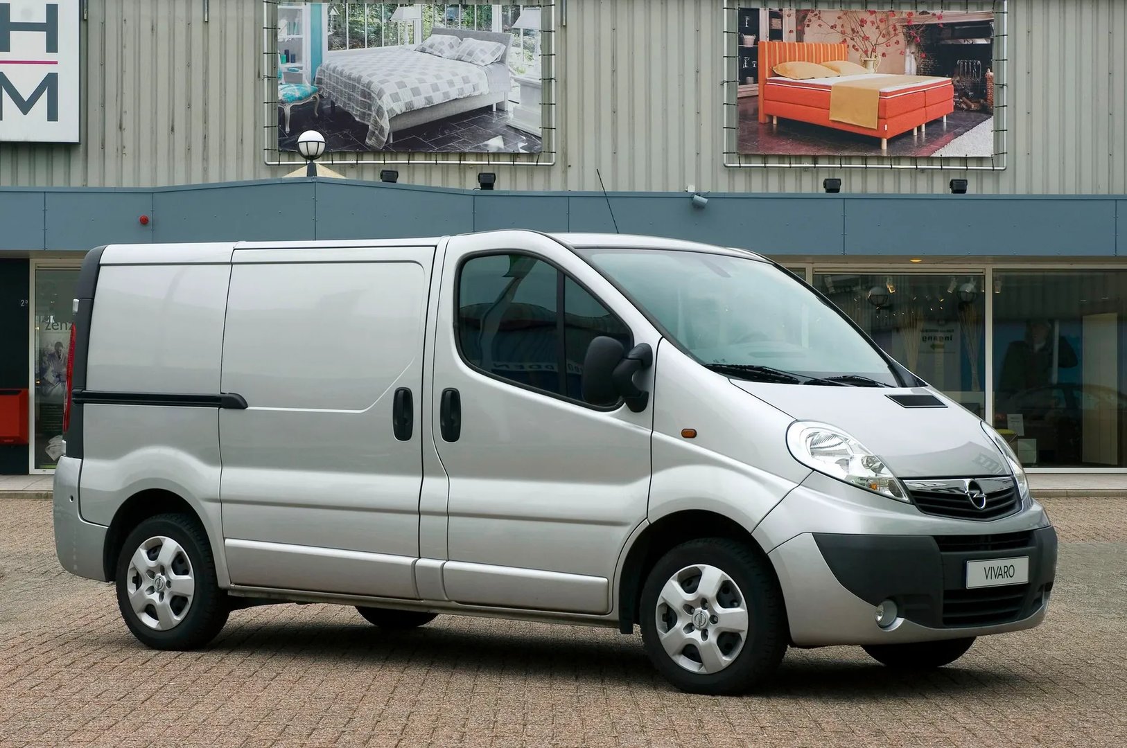Opel_Vivaro_1_generation_restyling__Van__8.jpg