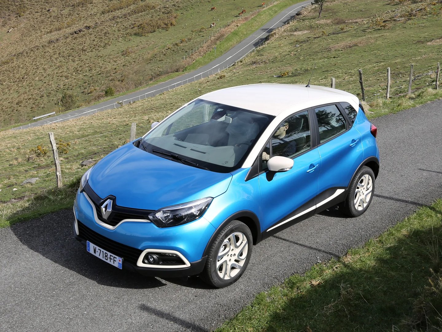 Renault_Captur_1_generation__SUV_5-doors__1.jpg
