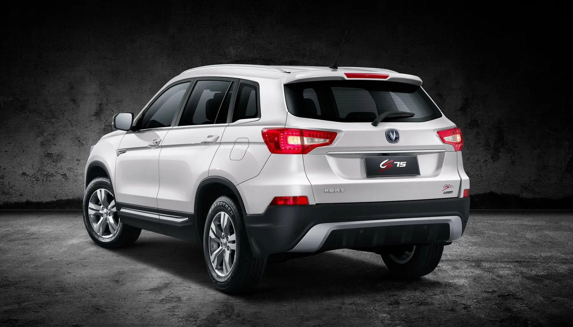 Changan_CS75_1_generation__SUV_5-doors__12.jpg