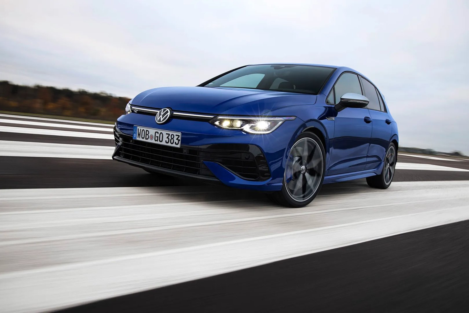 Volkswagen_Golf_R_8_generation__Hatchback_5-door__5.jpg