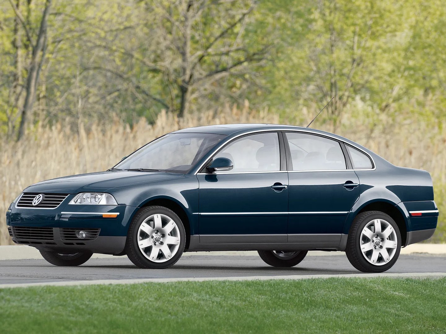 Volkswagen_Passat_5_generation_restyling__Sedan__3.jpg