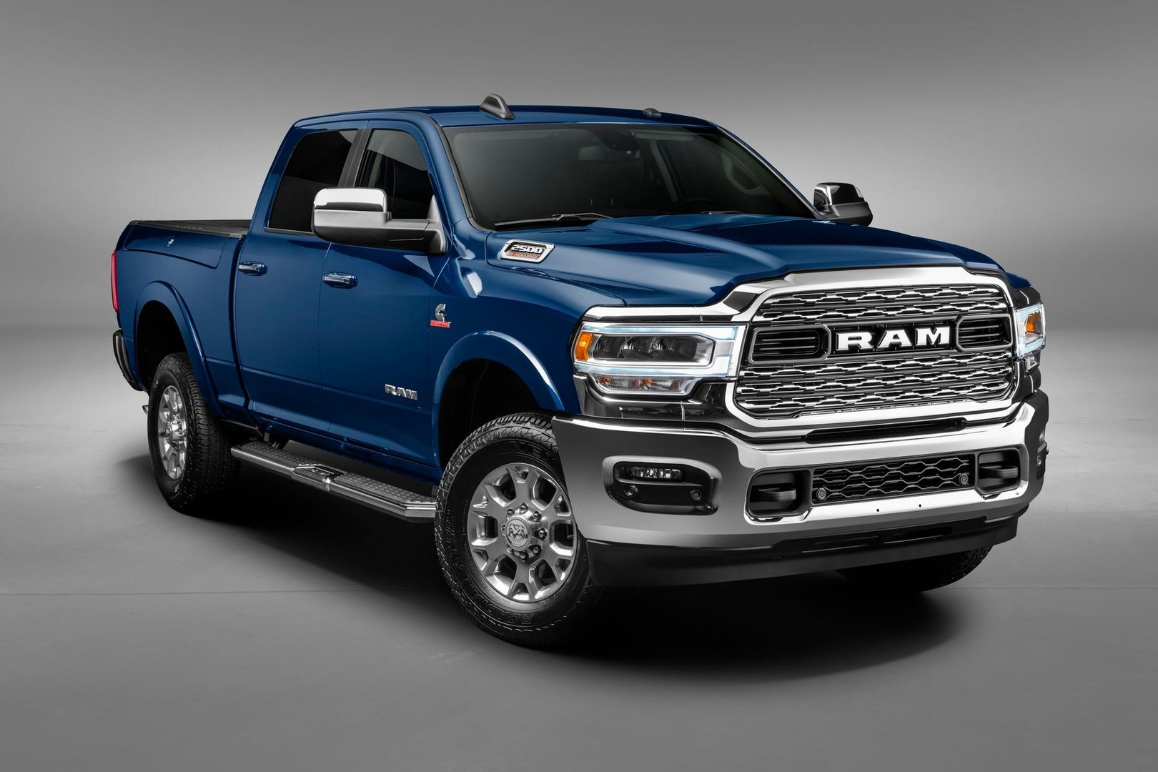 ram_2500_5_generation__Pickup_double-cab__3.jpg