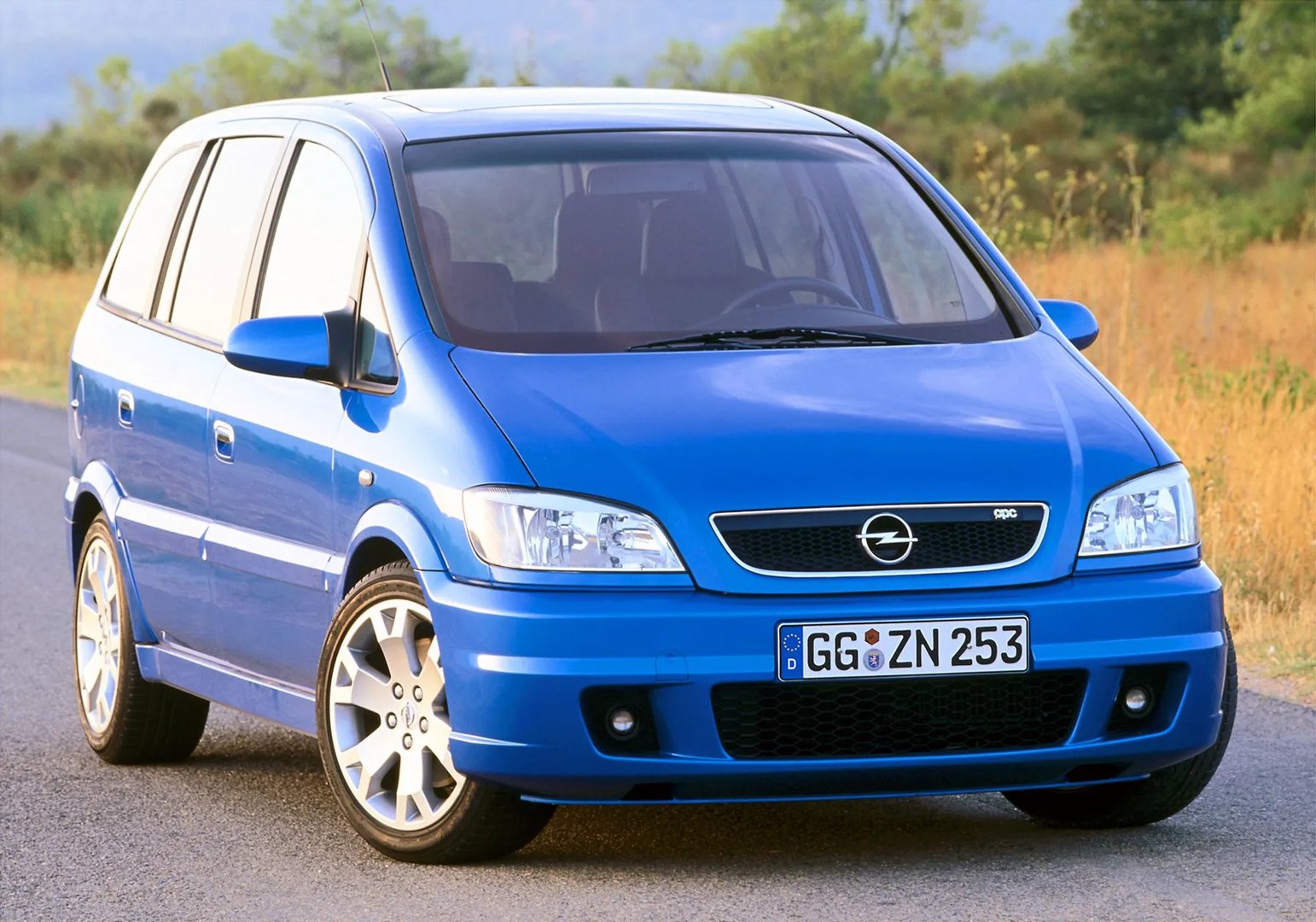 Opel_Zafira_OPC_1_generation__Compact_Van__4.jpg