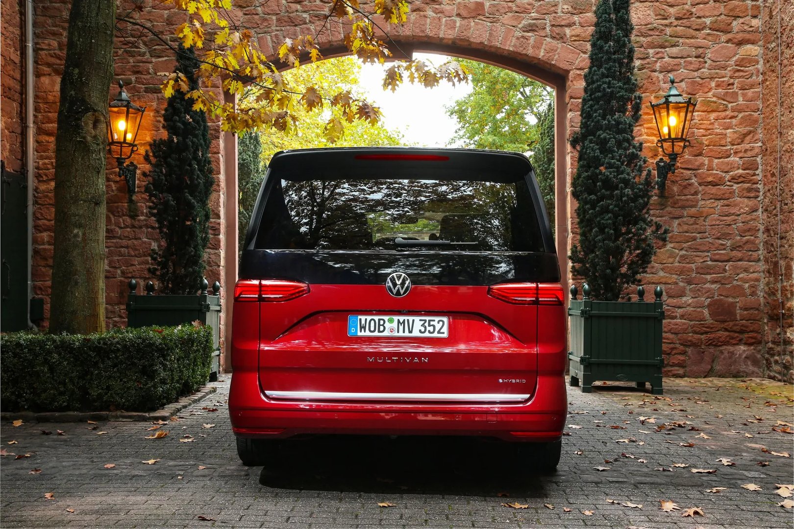 Volkswagen_Multivan_7_generation__Minivan_Long__6.jpg