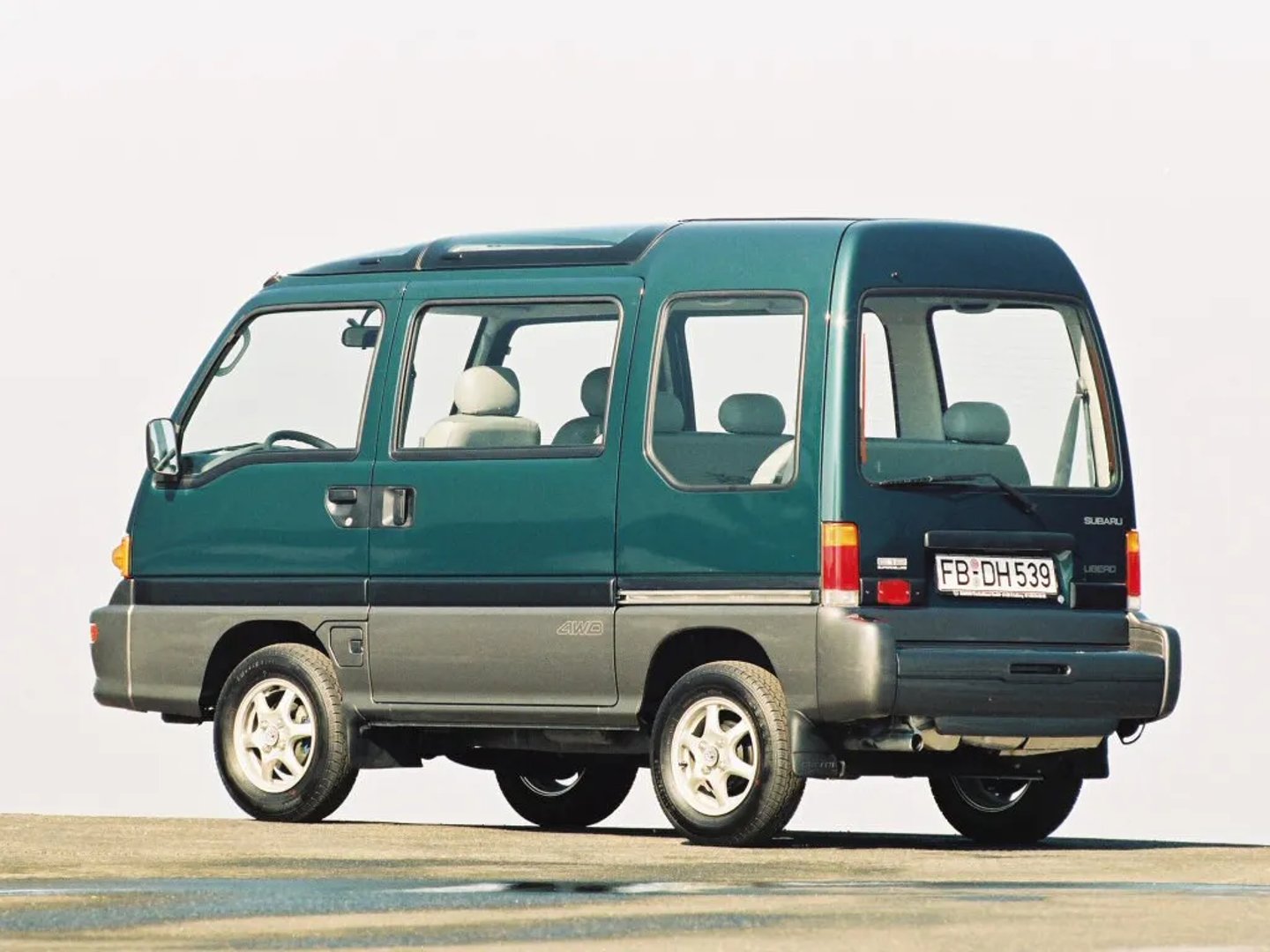 Subaru_Libero_1_generation__Compact_Van__1.jpg