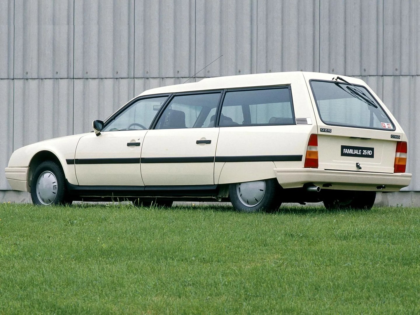 Citroen_CX_2_generation__Estate_5-door__1.jpg
