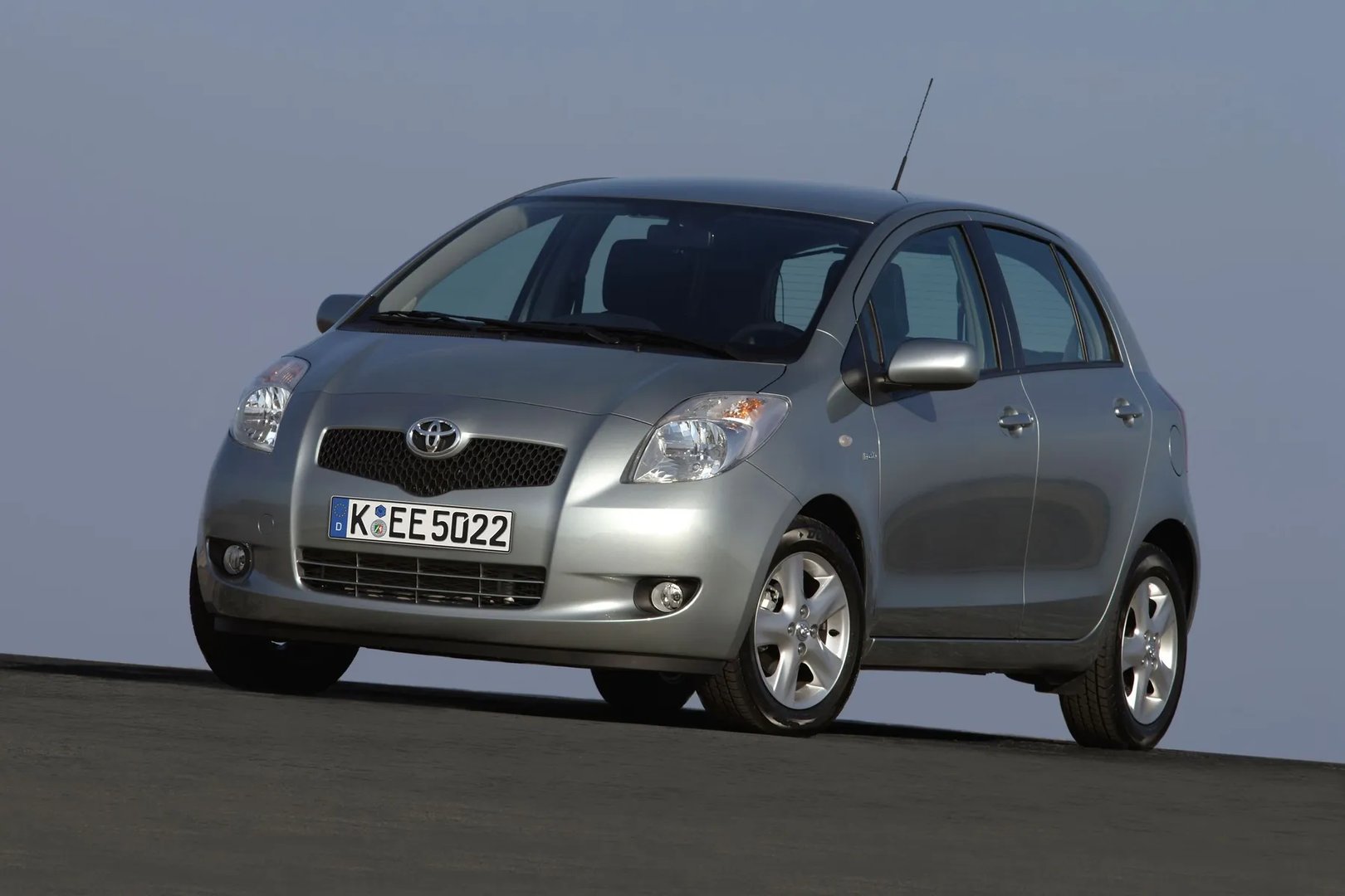 Toyota Yaris 2 generation  Mini 5-doors