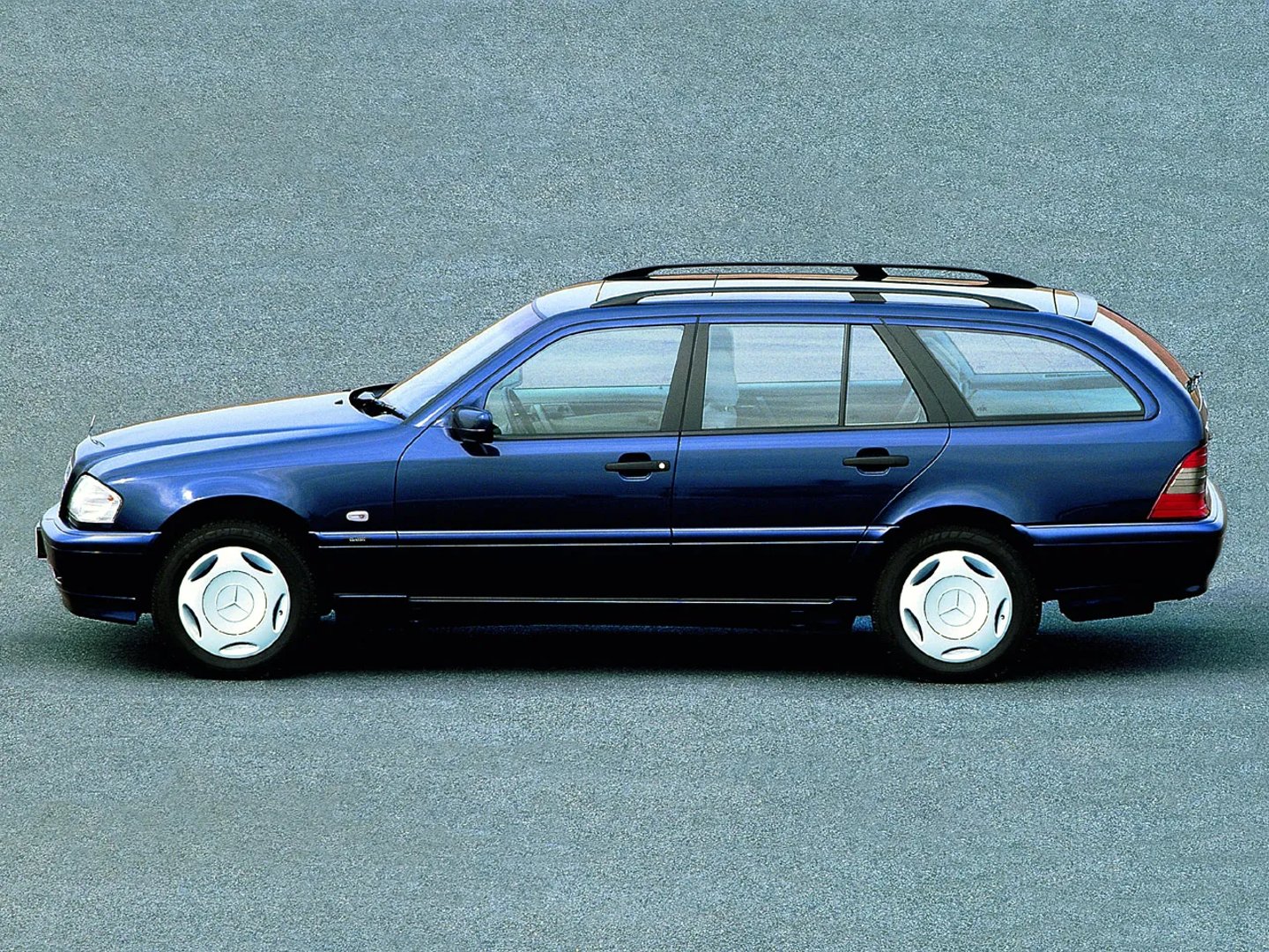 Mercedes_C-Class_1_generation_restyling__Estate_5-door__9.jpg