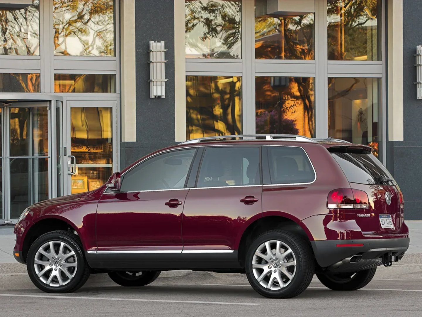 Volkswagen_Touareg_1_generation_restyling__SUV_5-doors__4.jpg