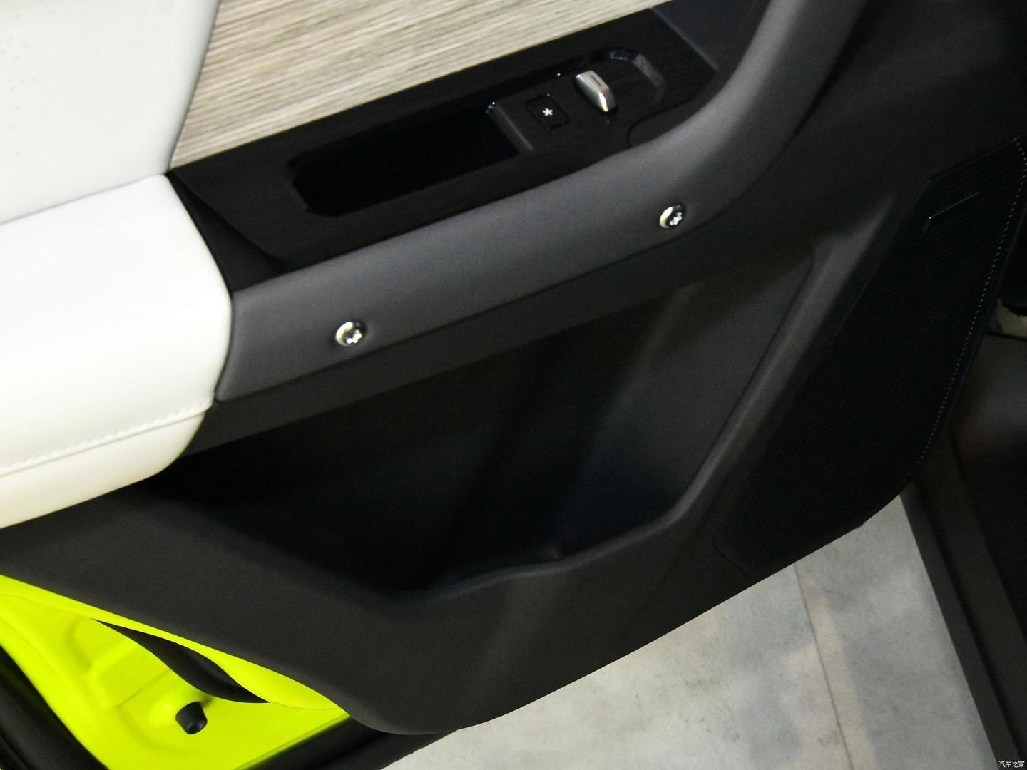 icar_03_1_generation__SUV_5-doors__40.jpg