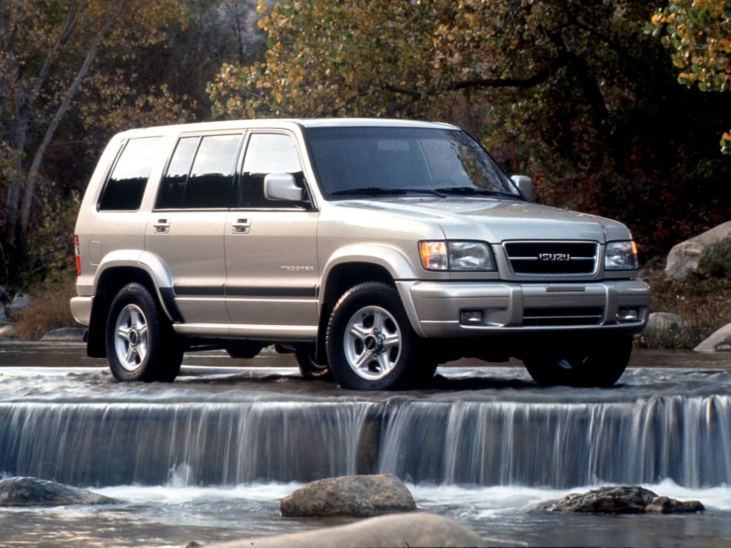 isuzu_Trooper_2_generation__SUV_5-doors__14.jpg
