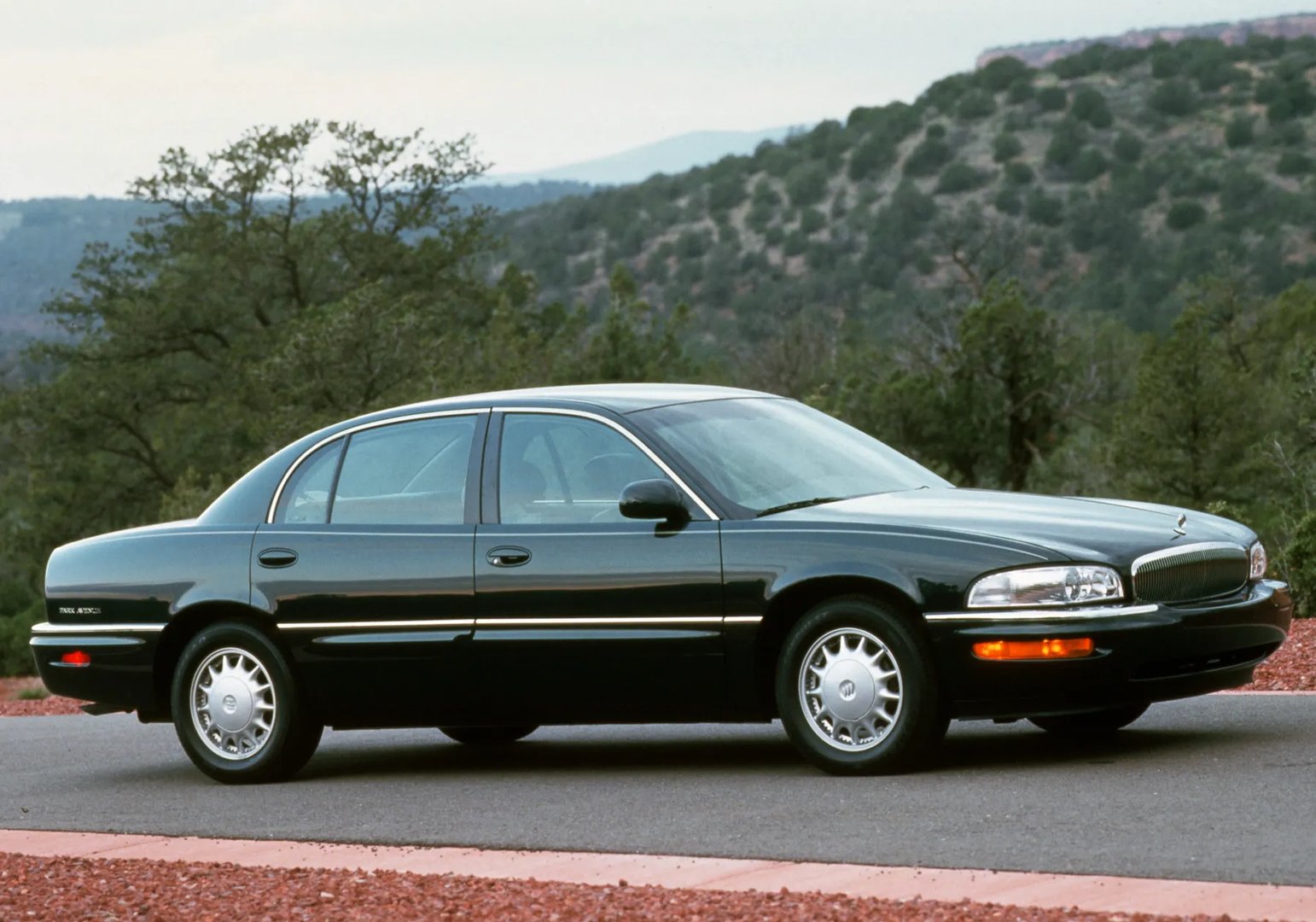 Buick_Park_Avenue_2_generation__Sedan__9.jpg