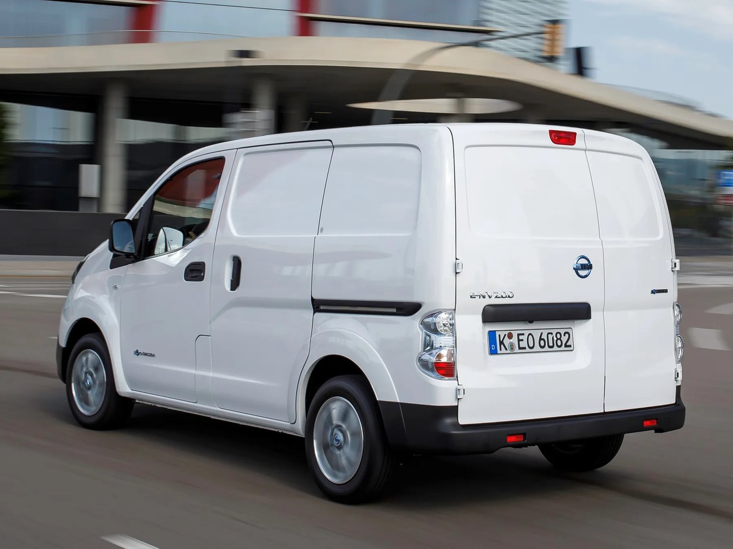 Nissan_E-NV200_1_generation__Van__5.jpg