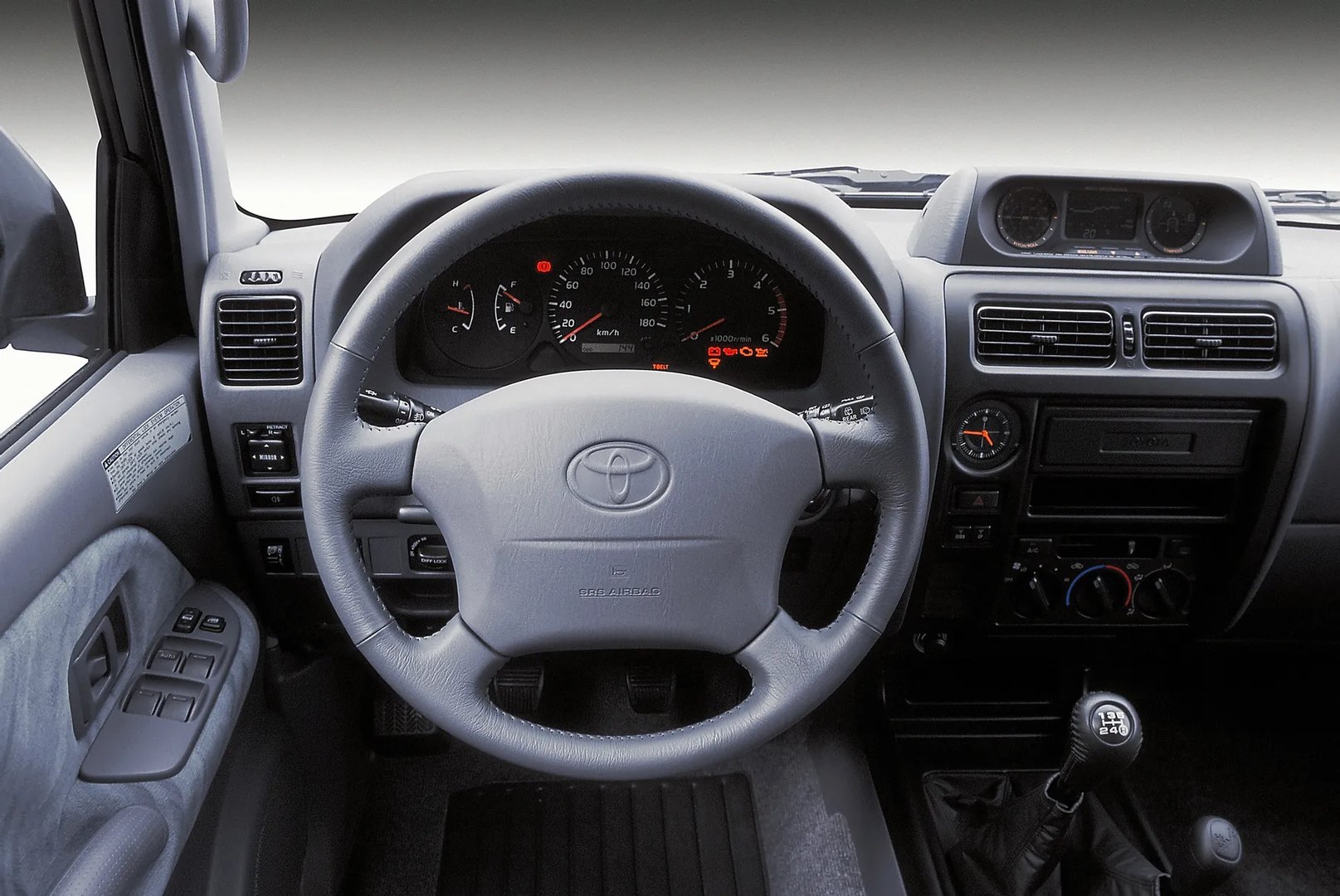 Toyota_Land_Cruiser_2_generation_restyling__SUV_5-doors__9.jpg