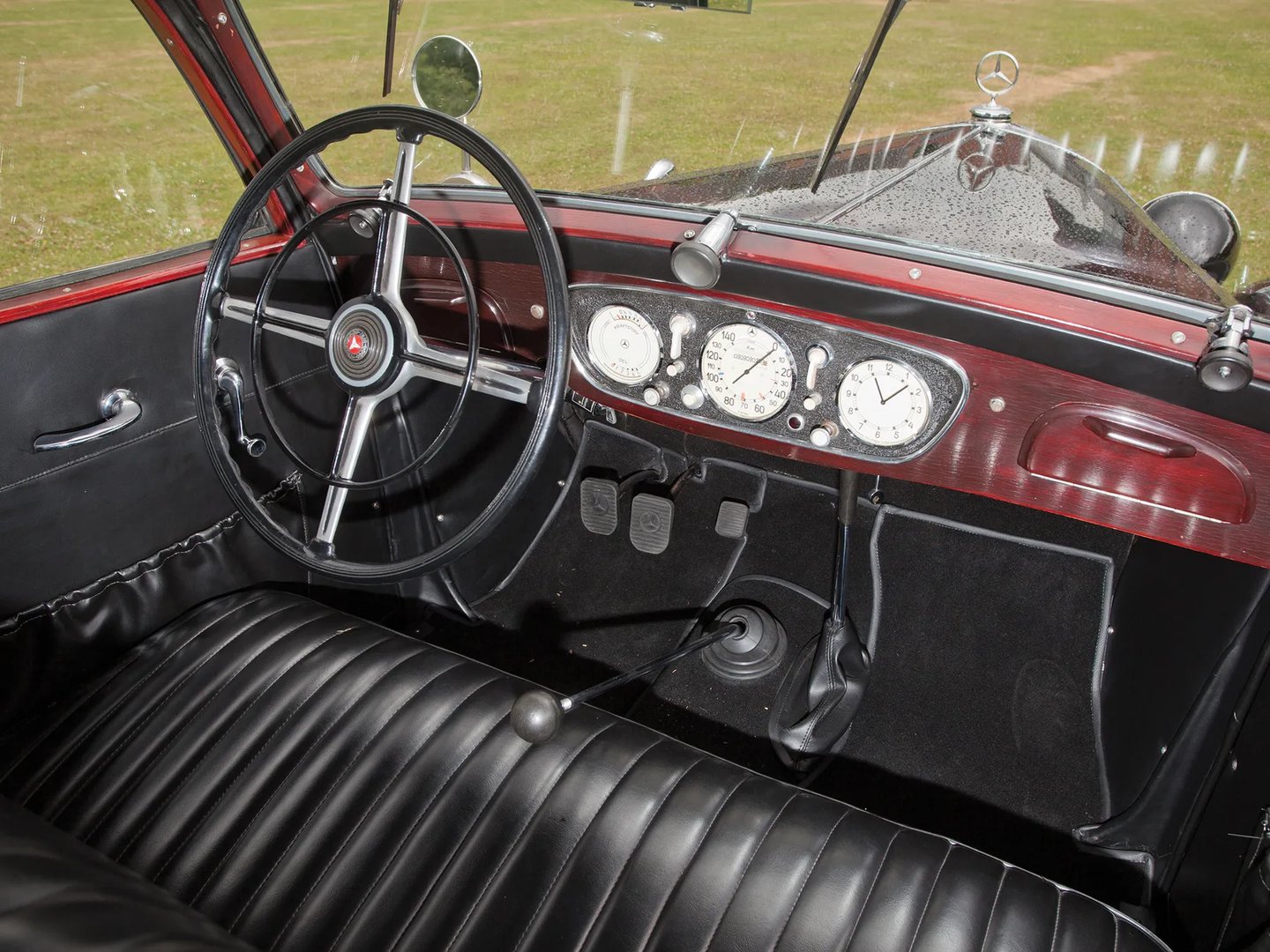 Mercedes_W142_1_generation__Limousine__11.jpg