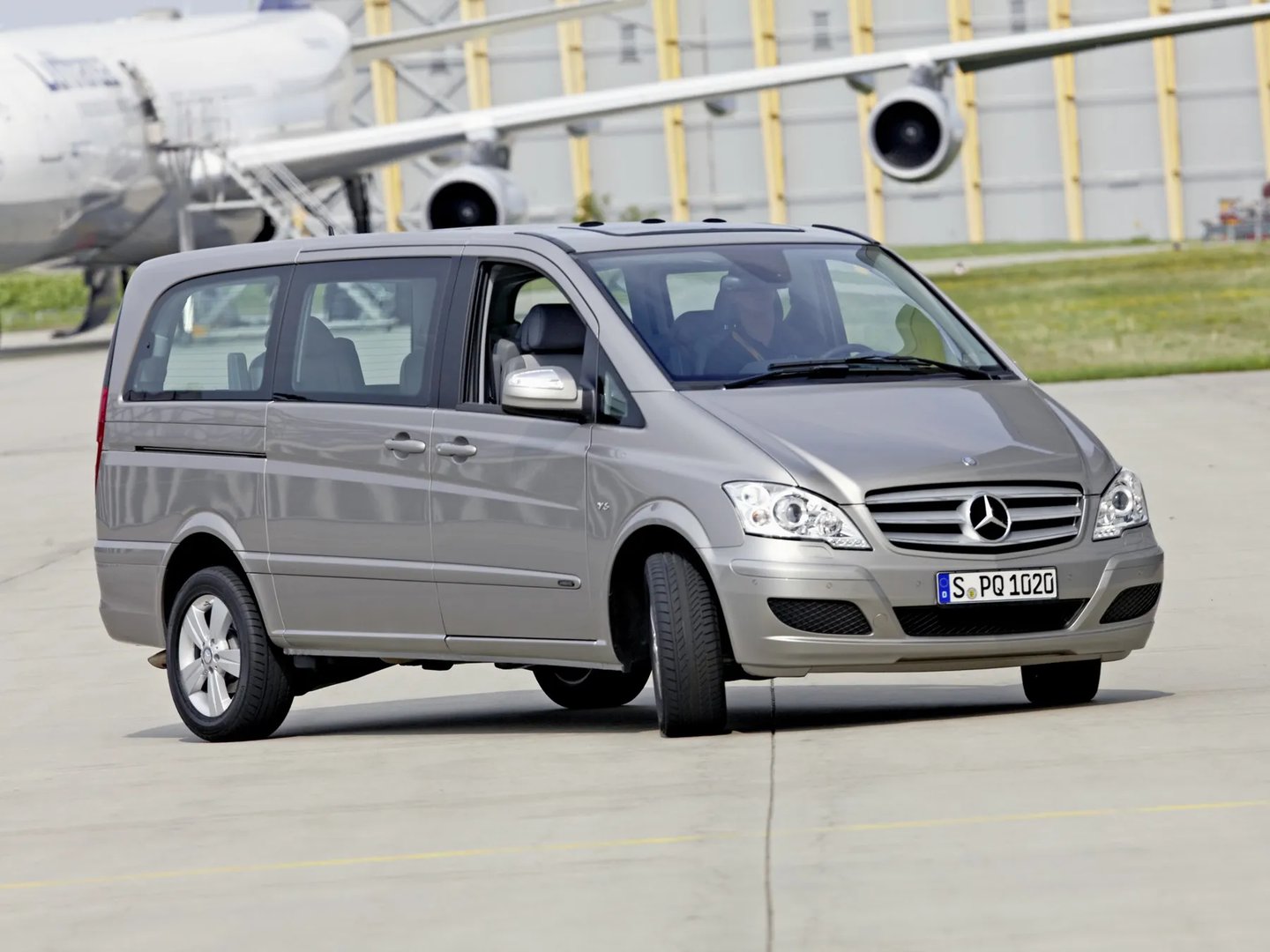 Mercedes_Viano_1_generation_restyling__Minivan__5.jpg