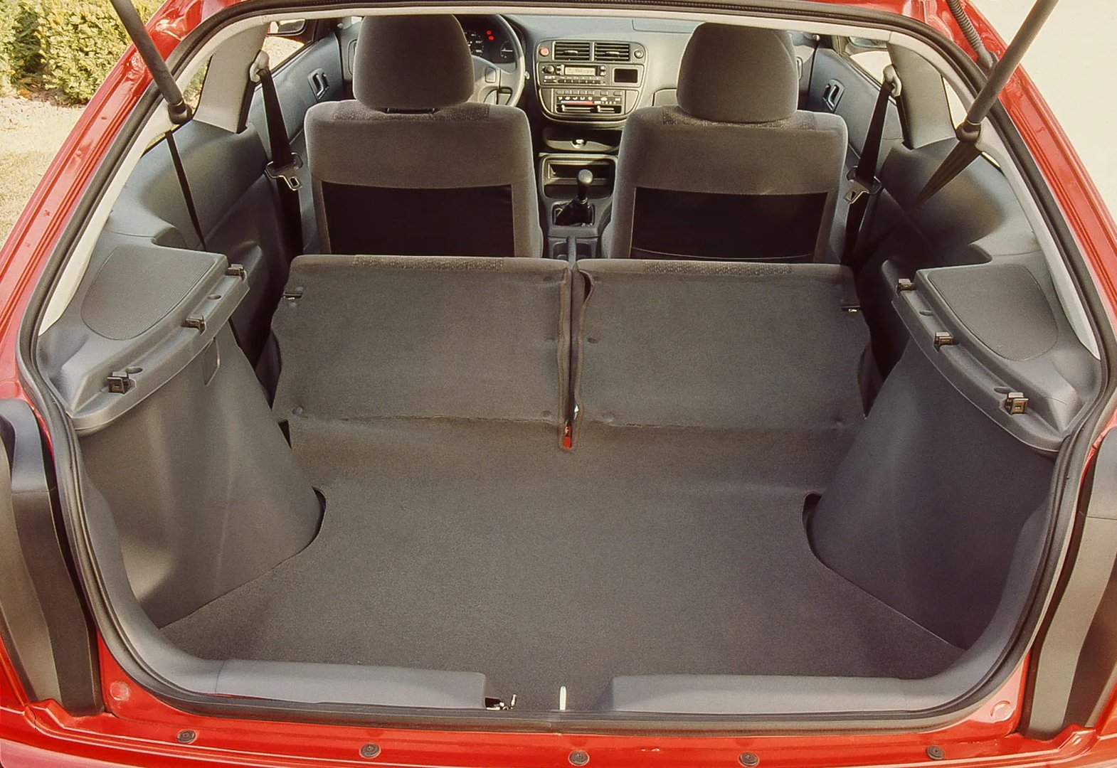 Honda_Civic_(USA)_6_generation__Hatchback_3-door__5.jpg