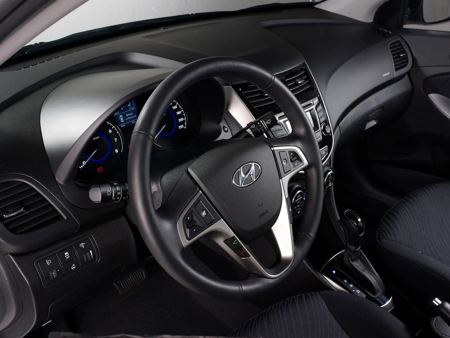 Hyundai_Solaris_1_generation_restyling__Sedan__8.jpg