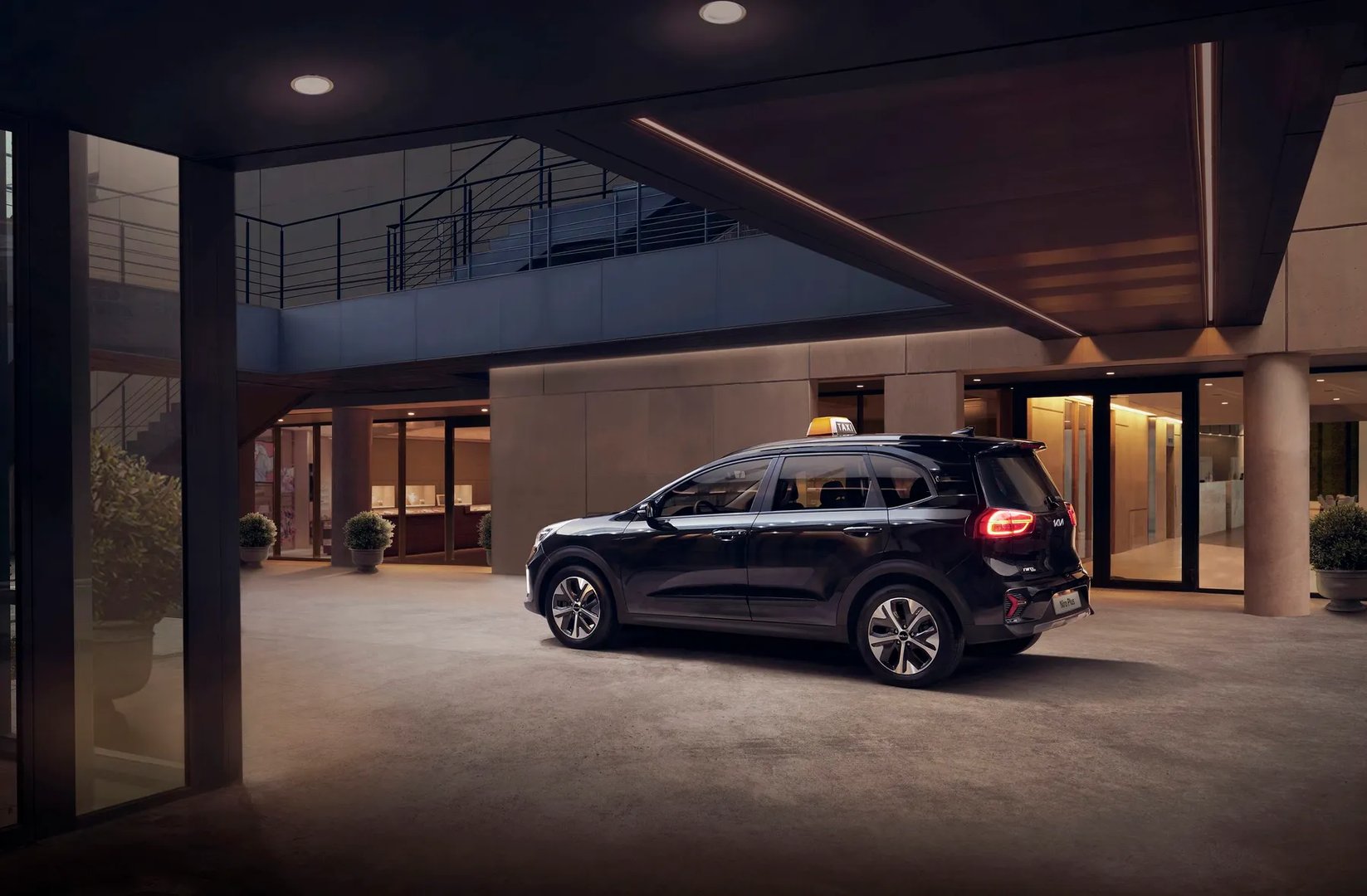 Kia_Niro_Plus_1_generation__SUV_5-doors__1.jpg