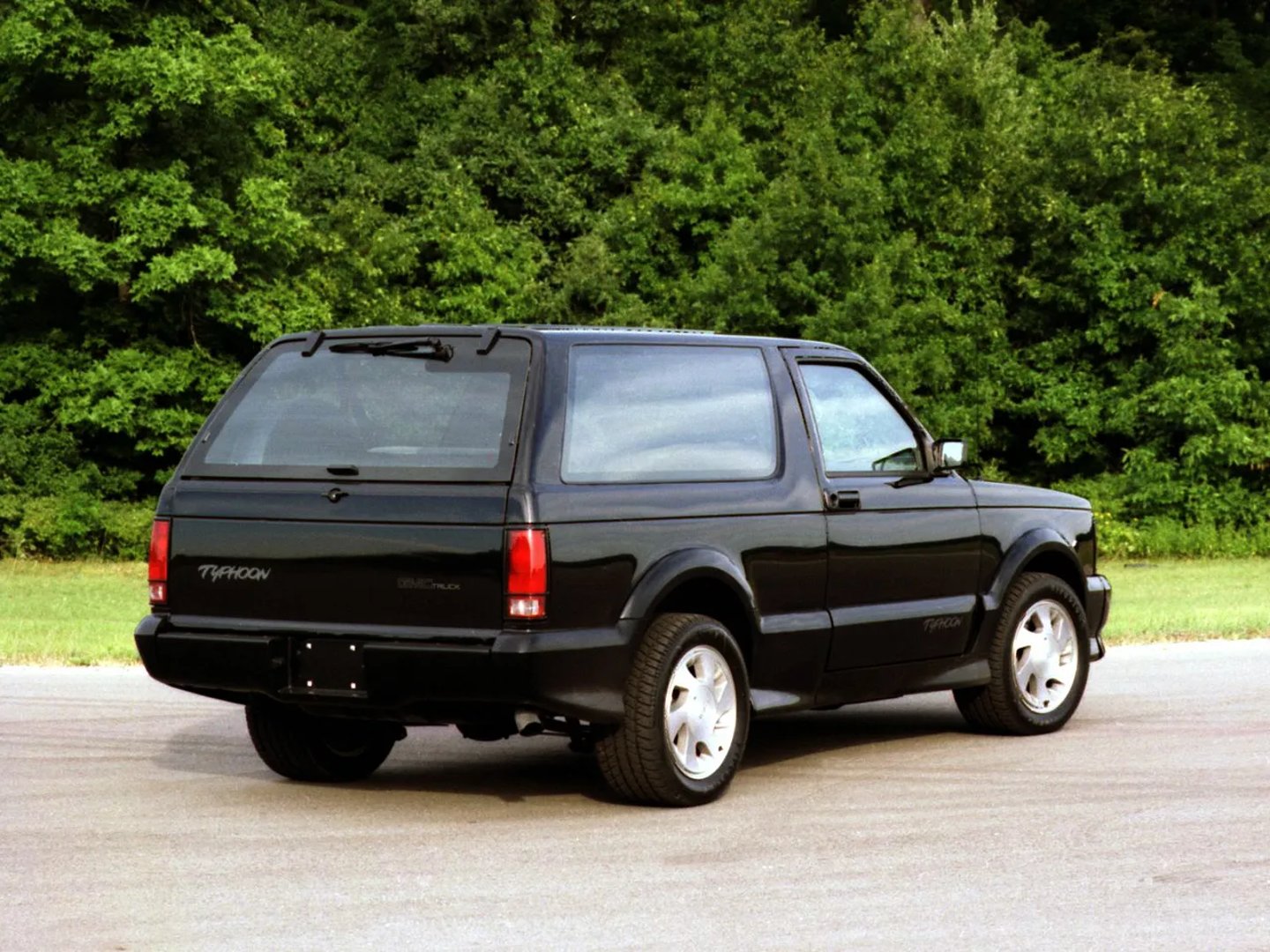 GMC_Typhoon_1_generation__SUV_3-doors__12.jpg