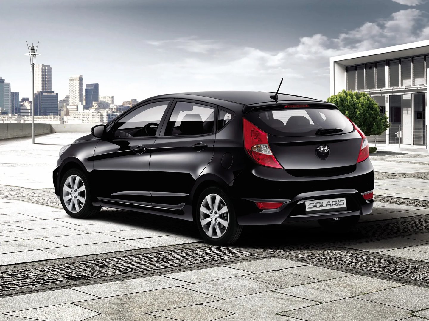 Hyundai_Solaris_1_generation__Hatchback_5-door__1.jpg