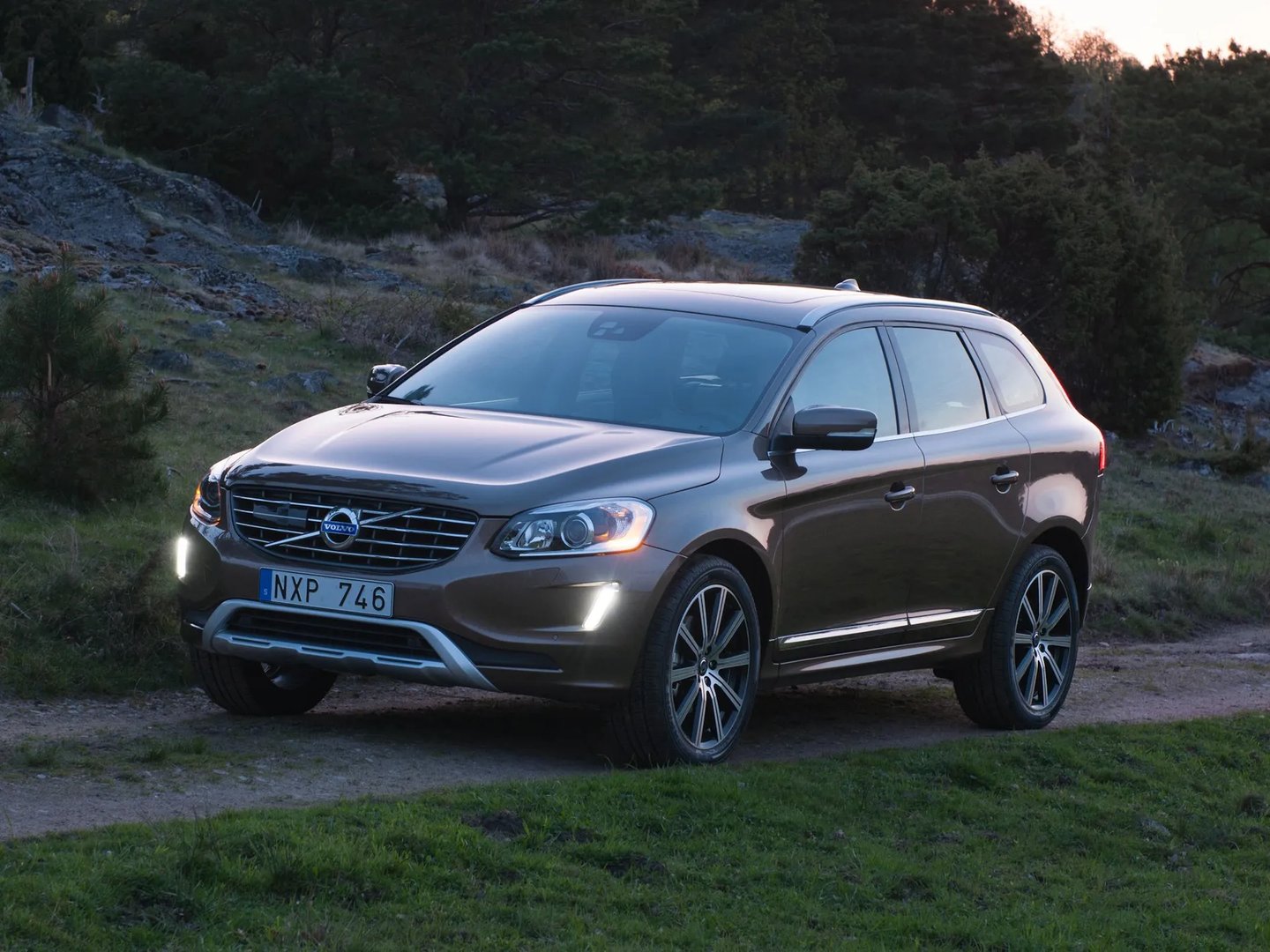 Volvo_XC60_1_generation_restyling__SUV_5-doors__10.jpg