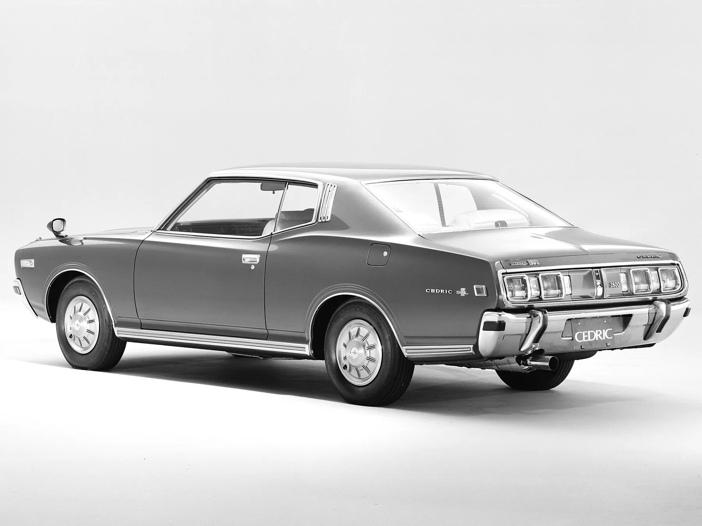 Nissan_Gloria_5_generation__Coupe__6.jpg