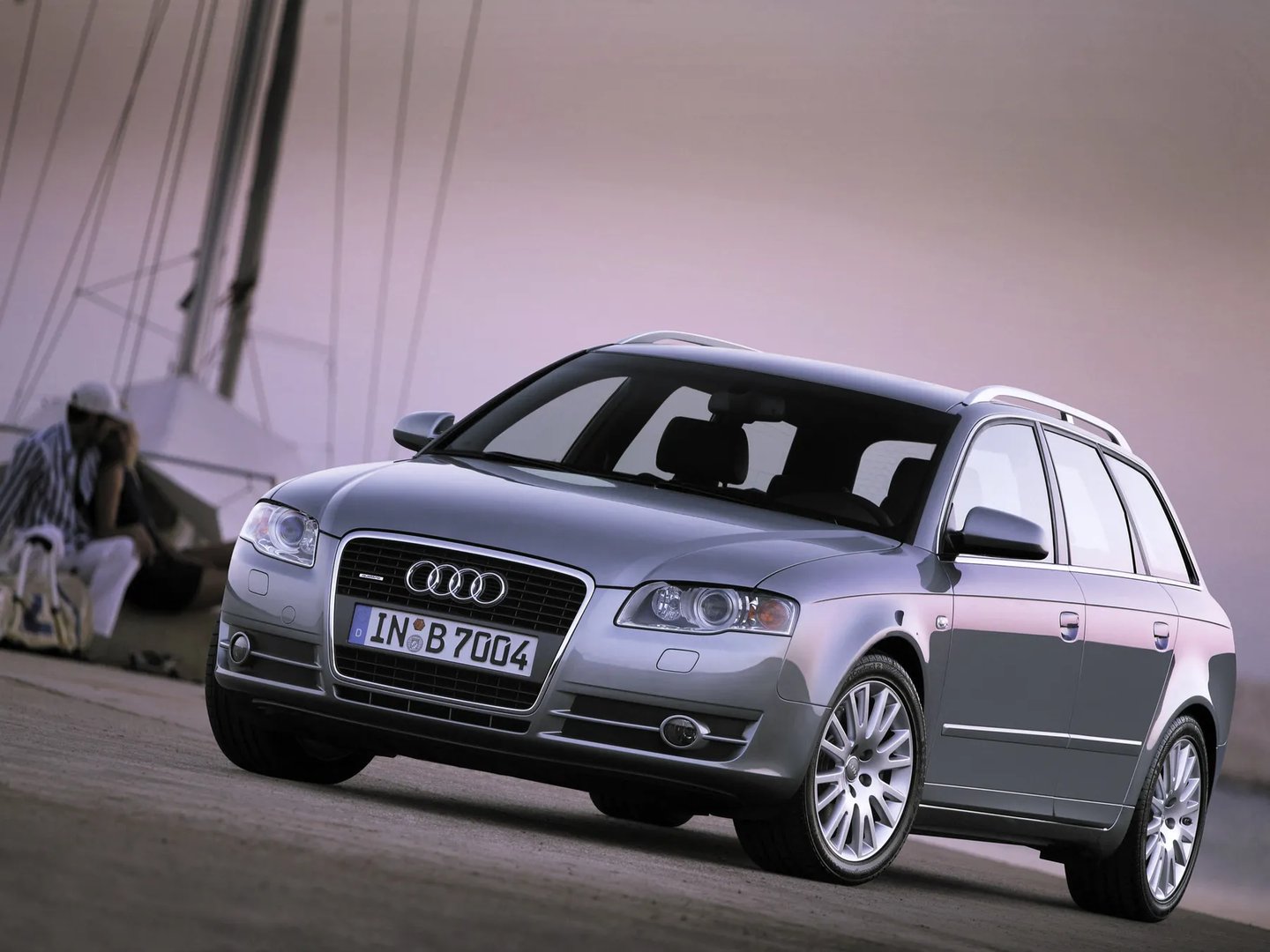 Audi_A4_3_generation__Estate_5-door__9.jpg