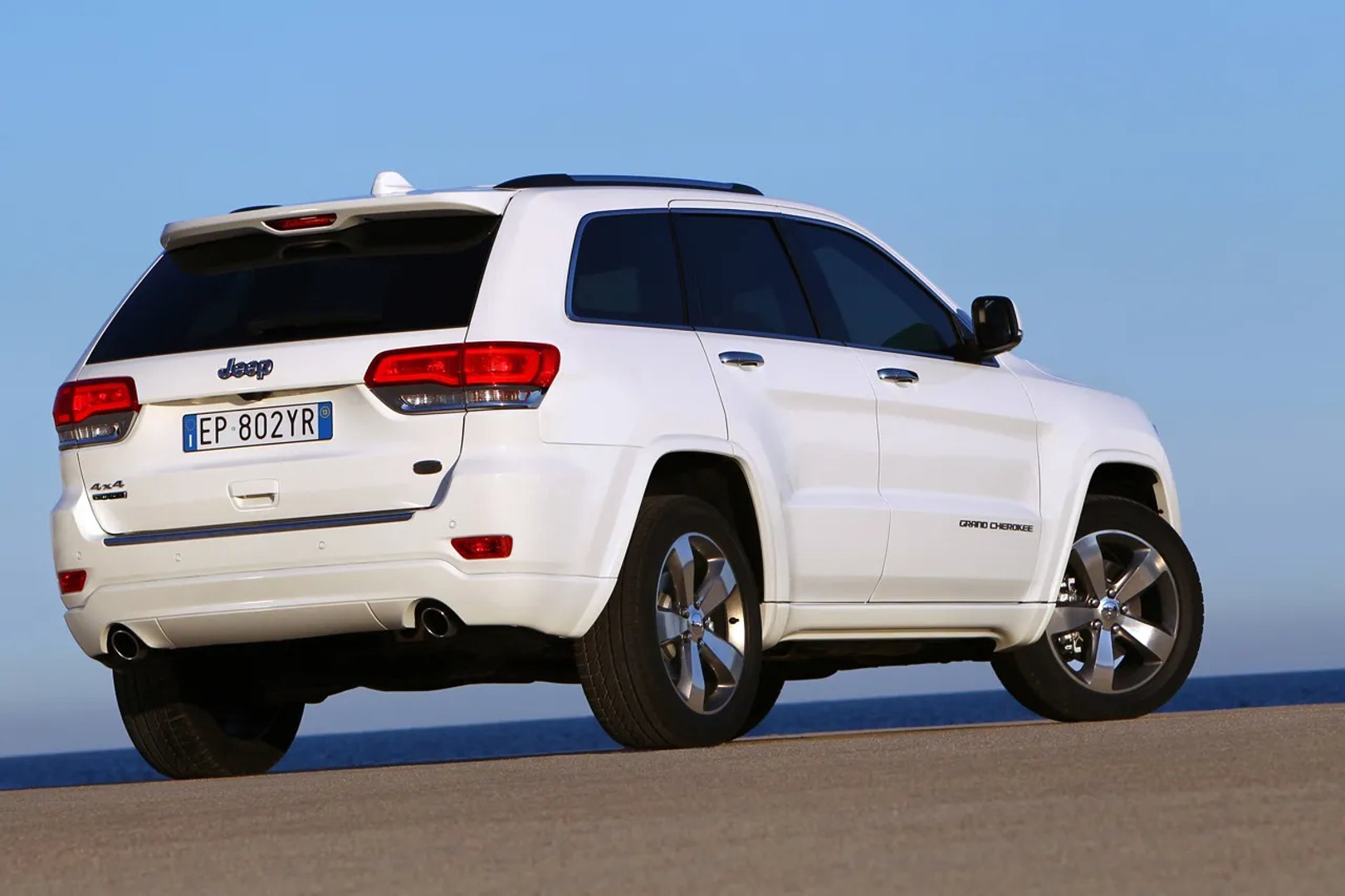 Jeep_Grand_Cherokee_4_generation__SUV_5-doors__4.jpg