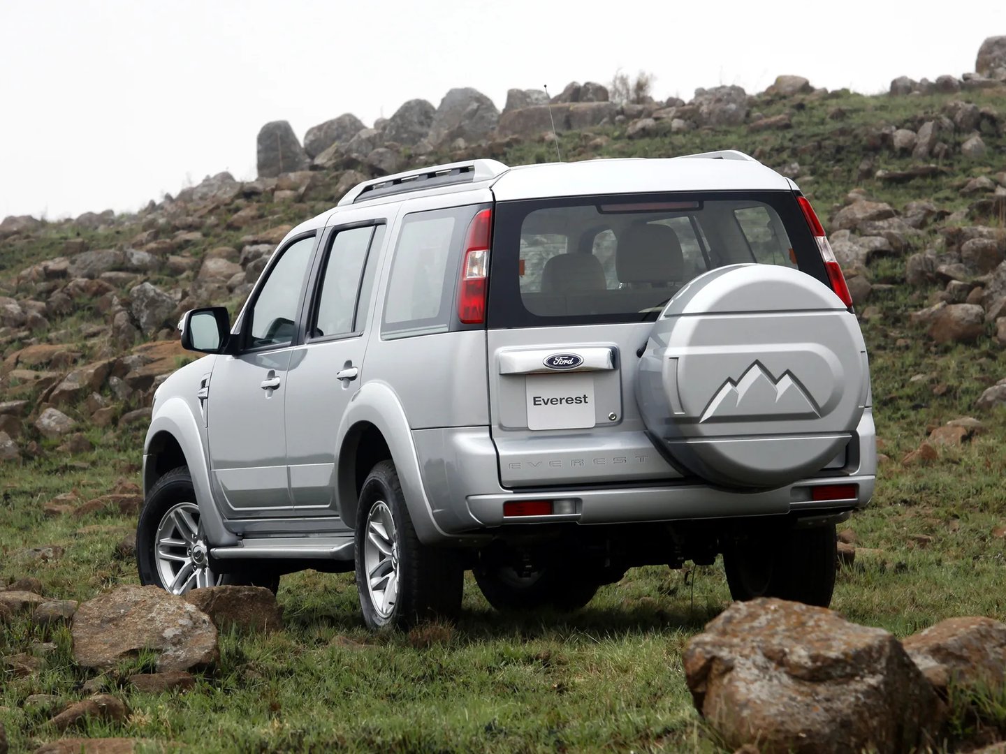 Ford_Everest_1_generation_restyling__SUV_5-doors__7.jpg