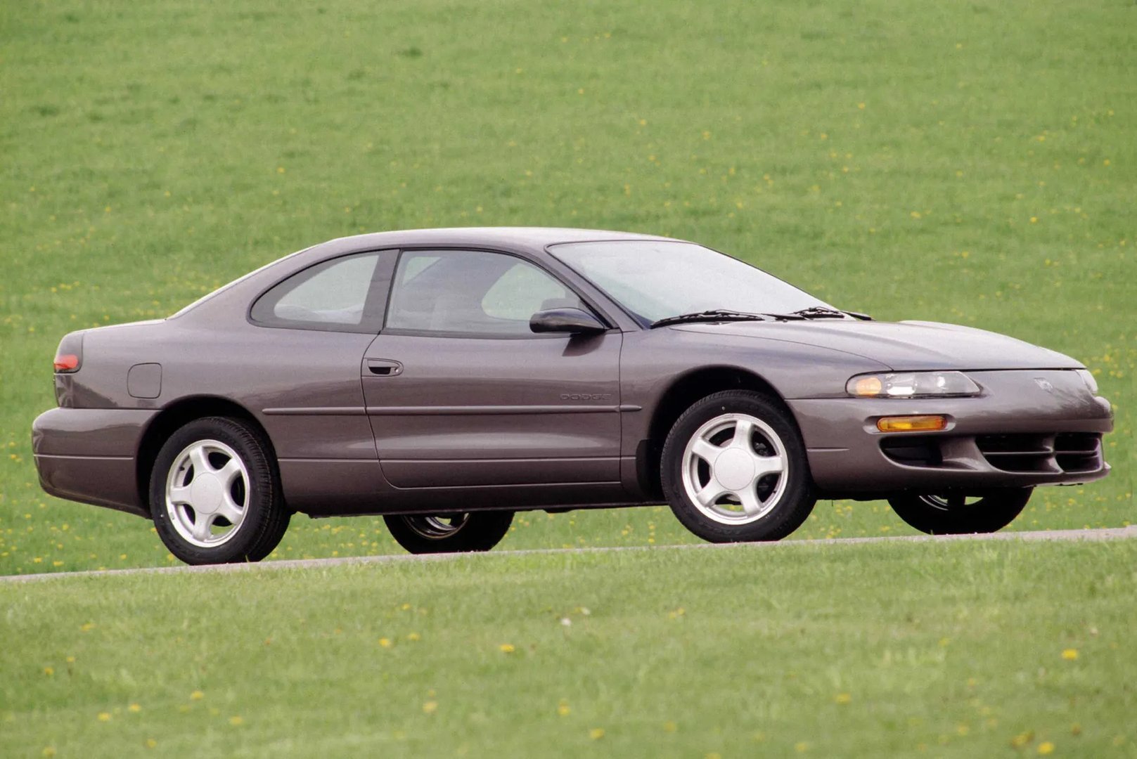 Dodge_Avenger_1_generation__Coupe__3.jpg