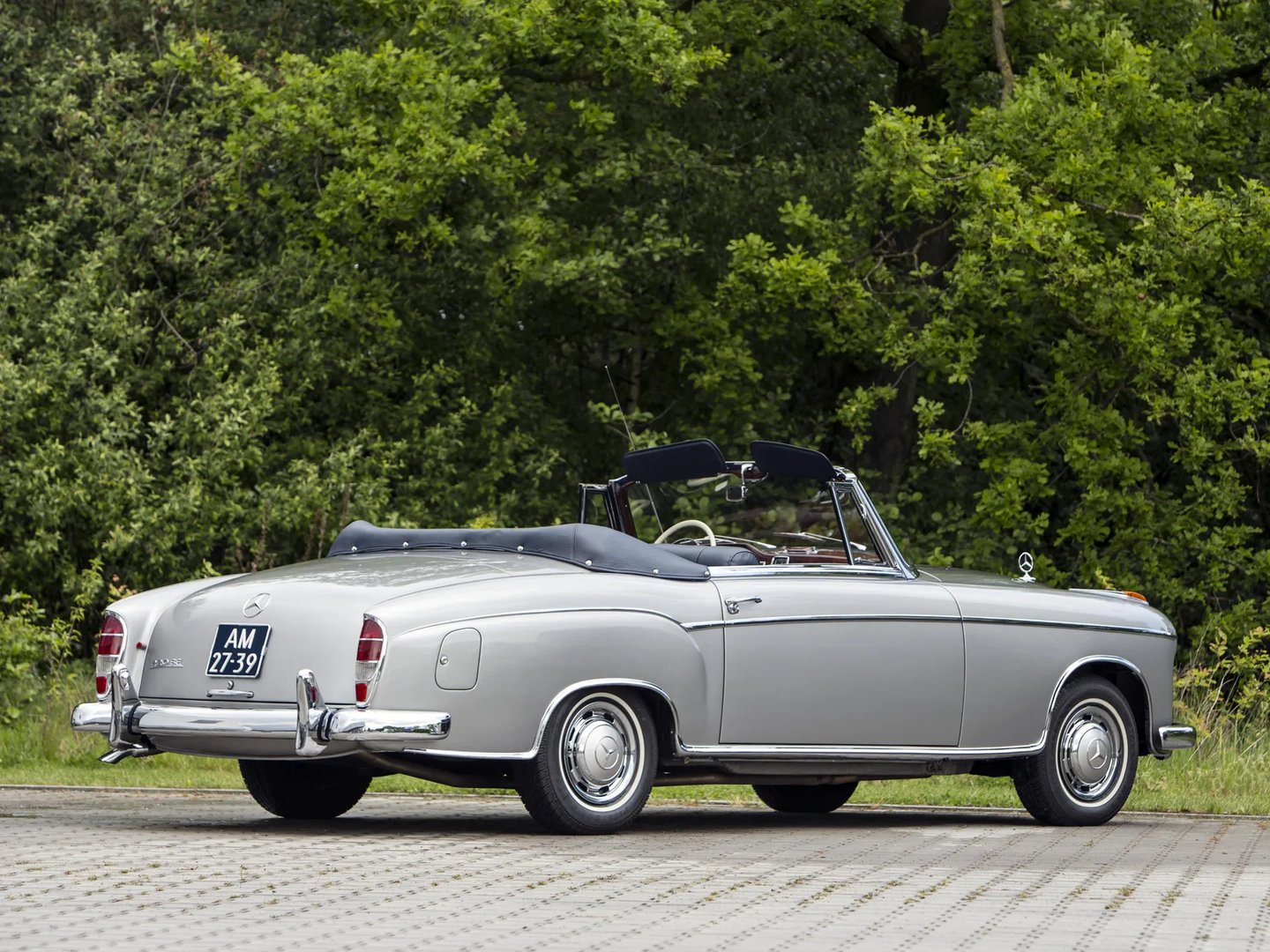 Mercedes_W128_1_generation__Cabrio__11.jpg