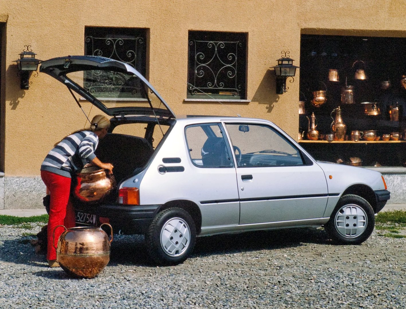Peugeot_205_1_generation__Mini_3-doors__10.jpg