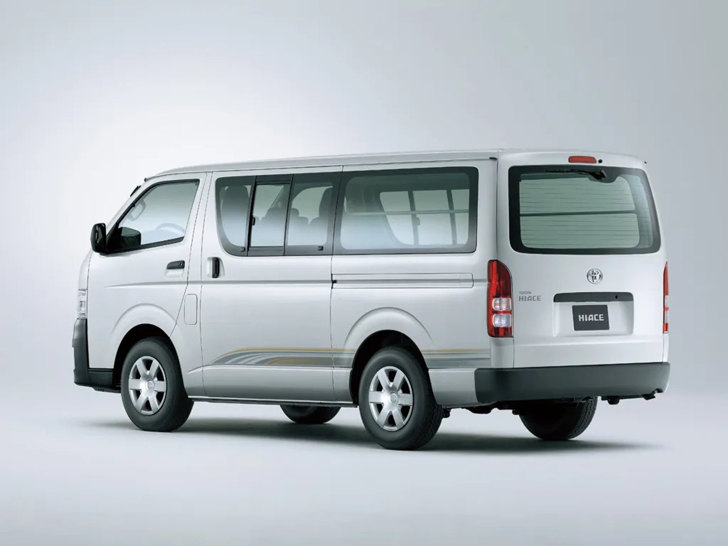 Toyota_HiAce_3_generation__Minivan__2.jpg