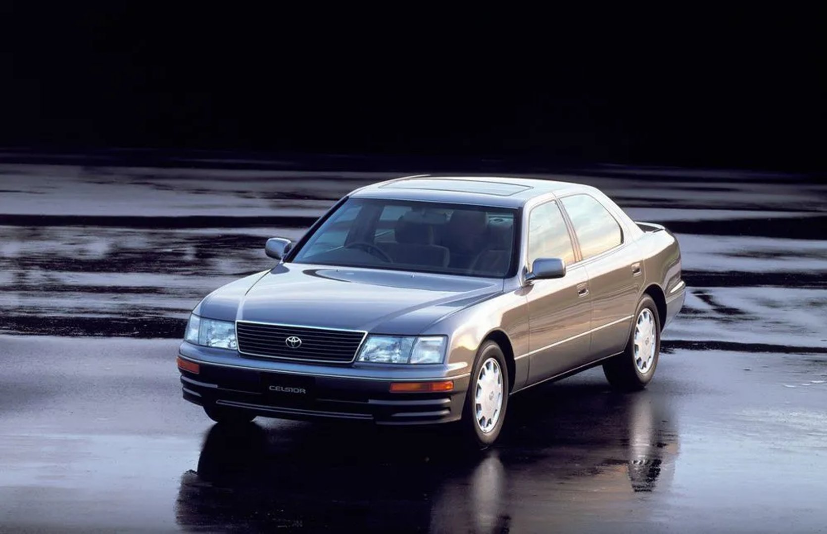 Toyota_Celsior_2_generation__Sedan__3.jpg