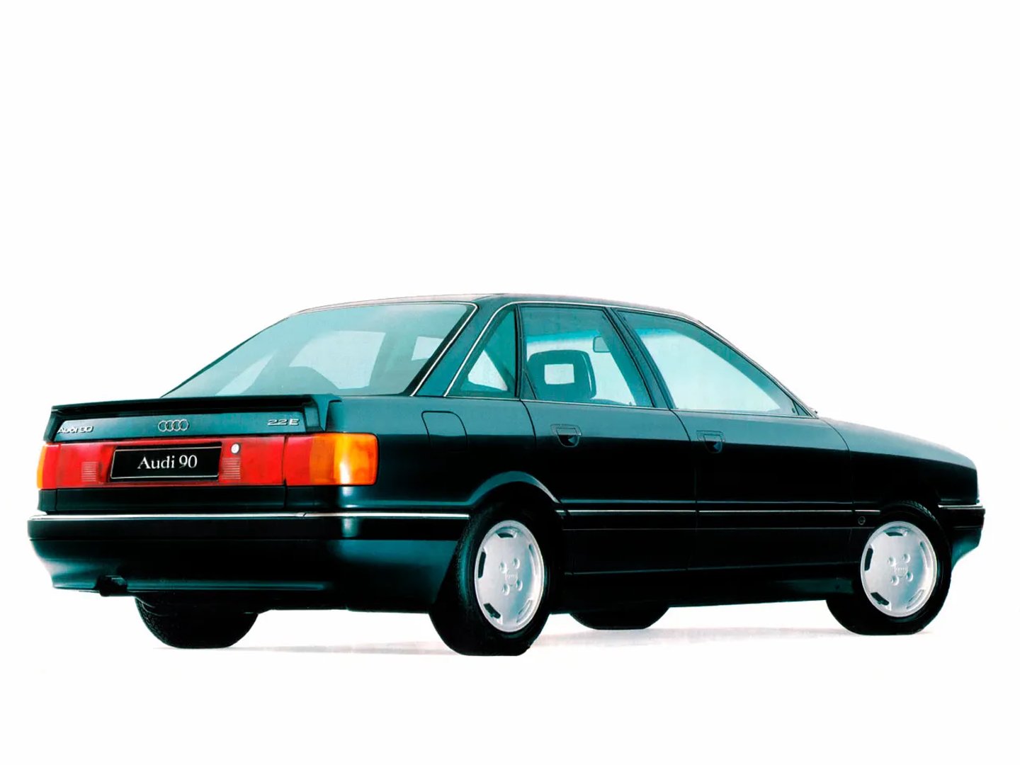 Audi_90_2_generation__Sedan__4.jpg
