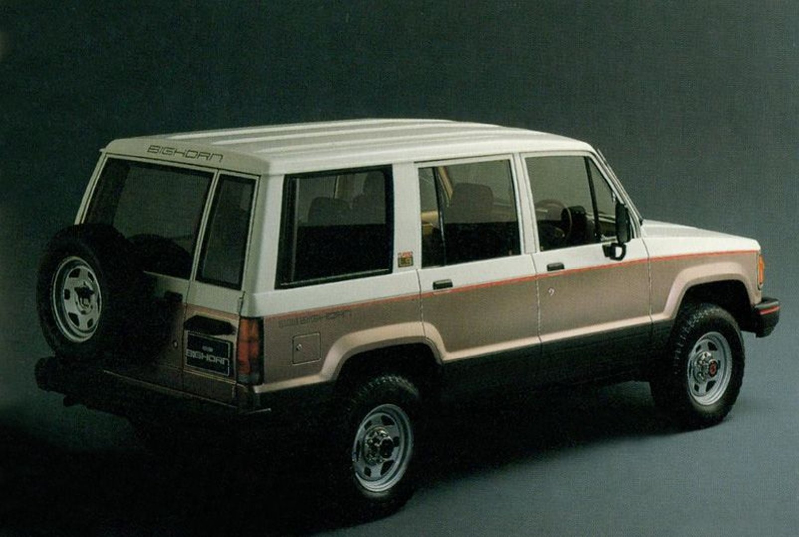 isuzu_Bighorn_1_generation__SUV_5-doors__6.jpg
