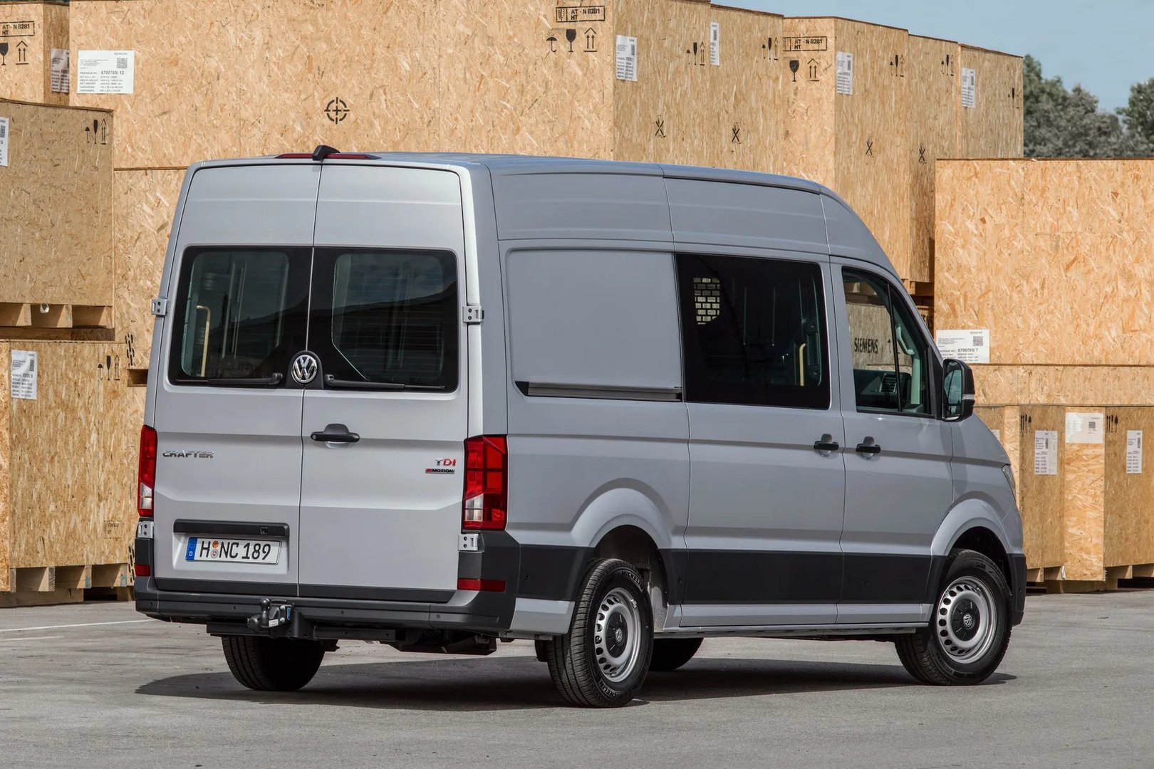 Volkswagen_Crafter_2_generation__Van__5.jpg