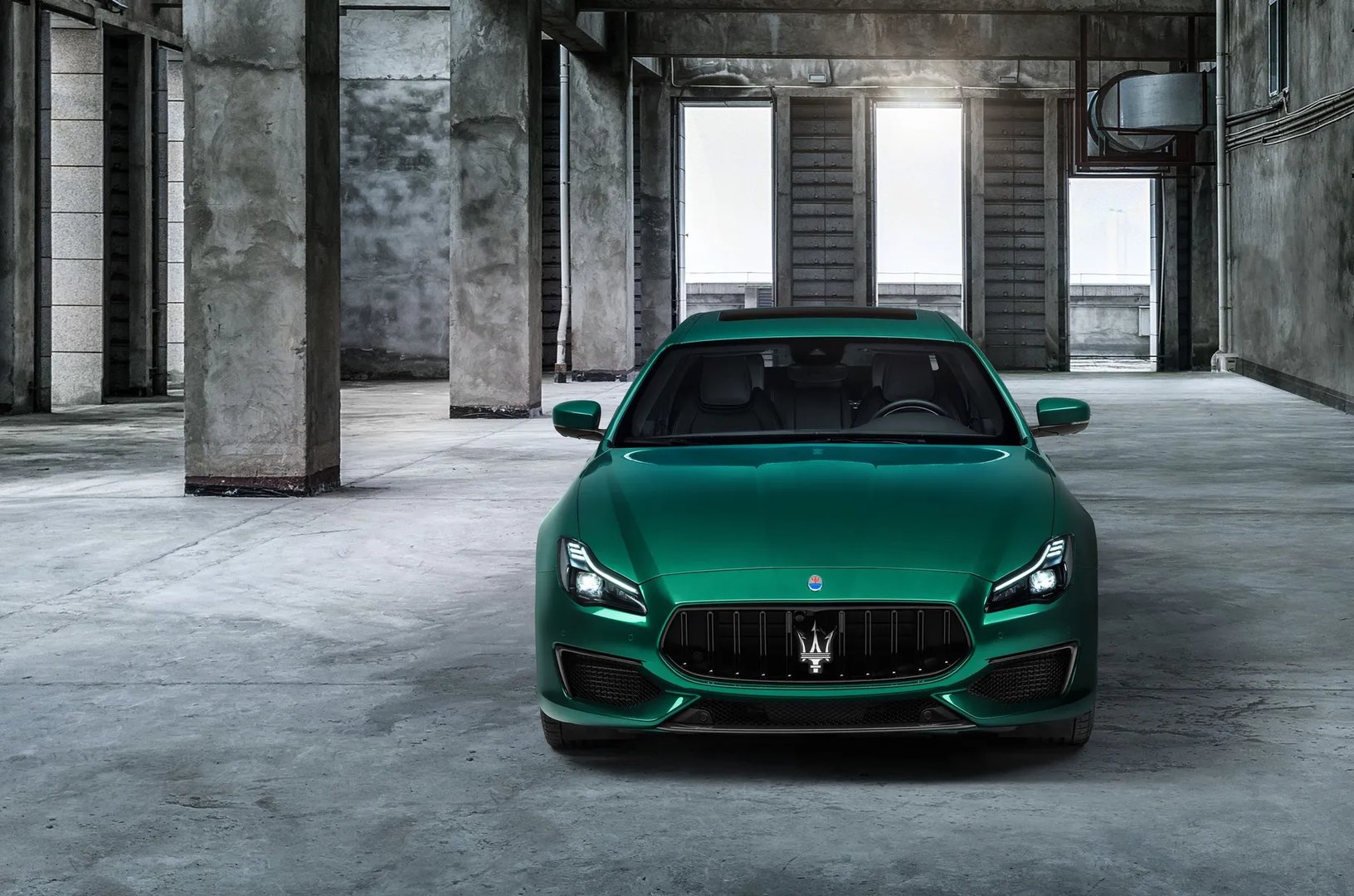 Maserati_Quattroporte_6_generation_restyling_2__Sedan__4.jpg