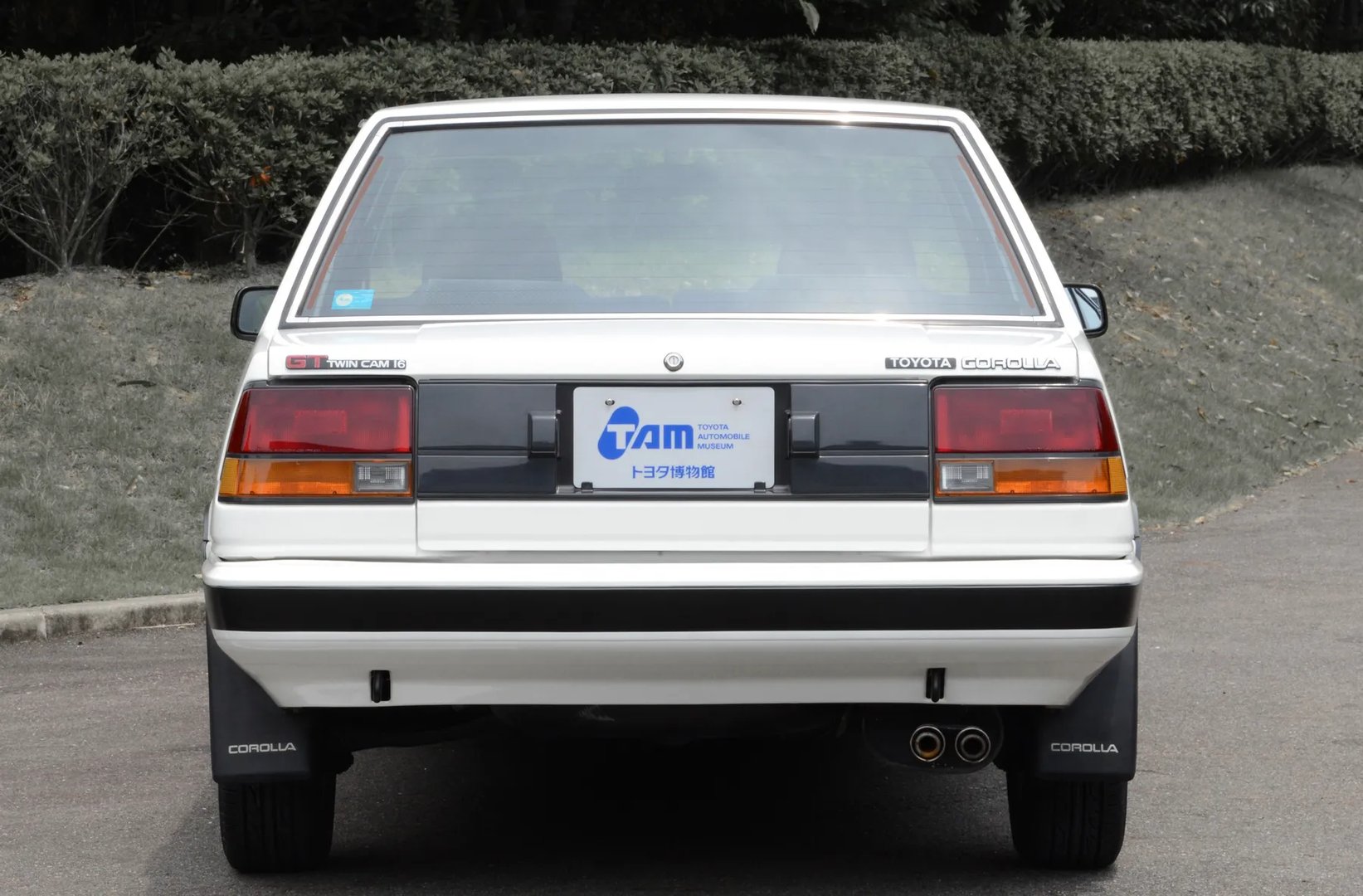 Toyota_Corolla_5_generation__Sedan__12.jpg
