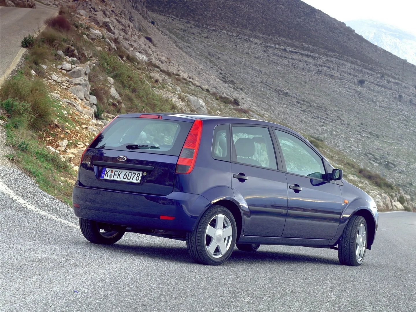 Ford_Fiesta_5_generation__Mini_5-doors__7.jpg