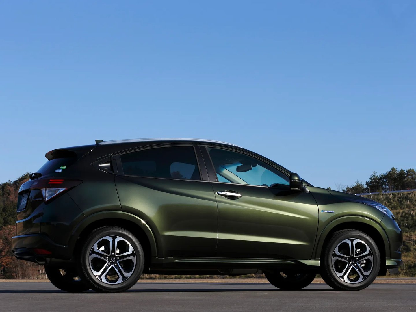 Honda_Vezel_1_generation__SUV_5-doors__2.jpg