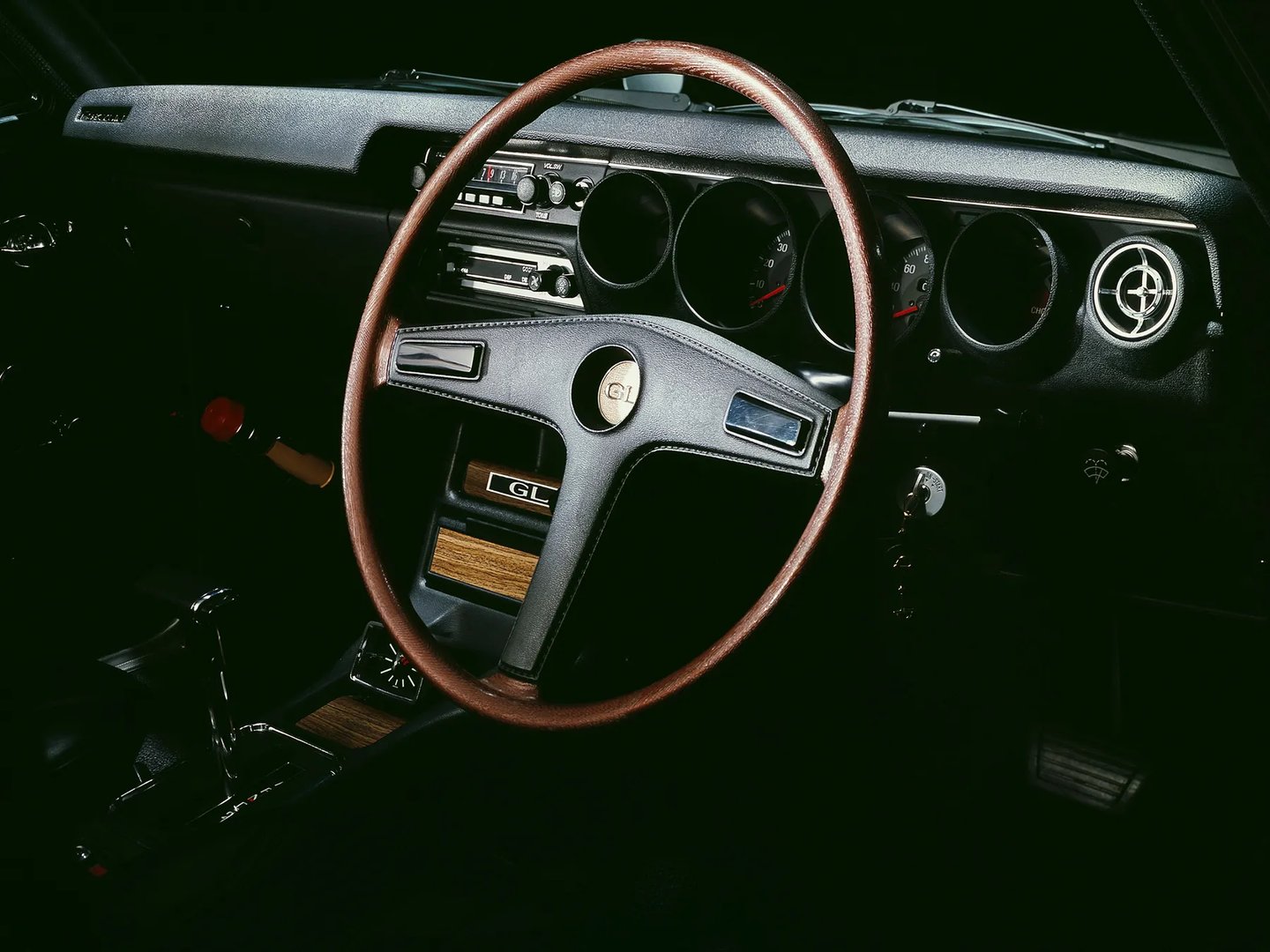 Nissan_Skyline_3_generation__Sedan__13.jpg
