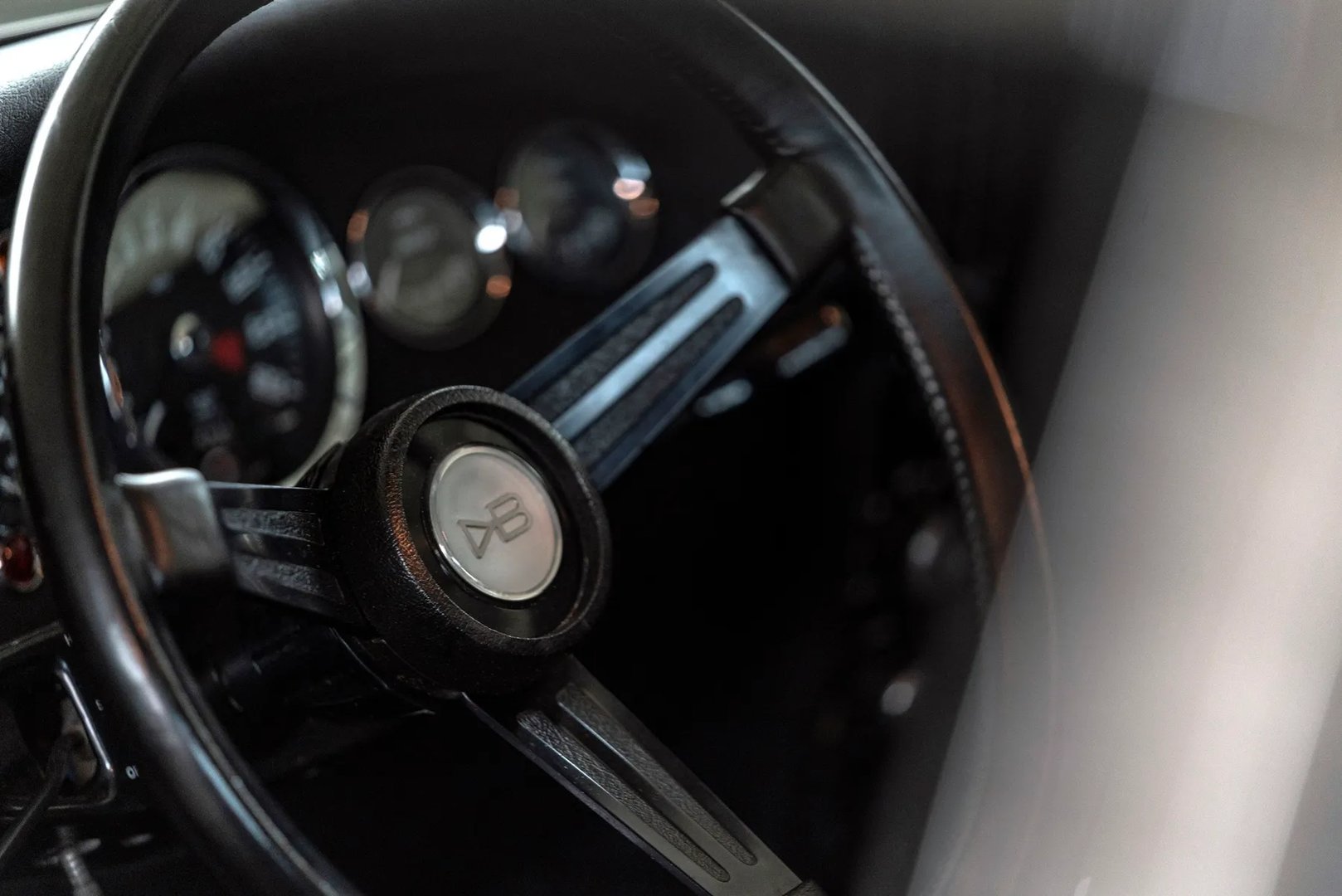 Aston Martin_DBS_1_generation__Coupe__11.jpg