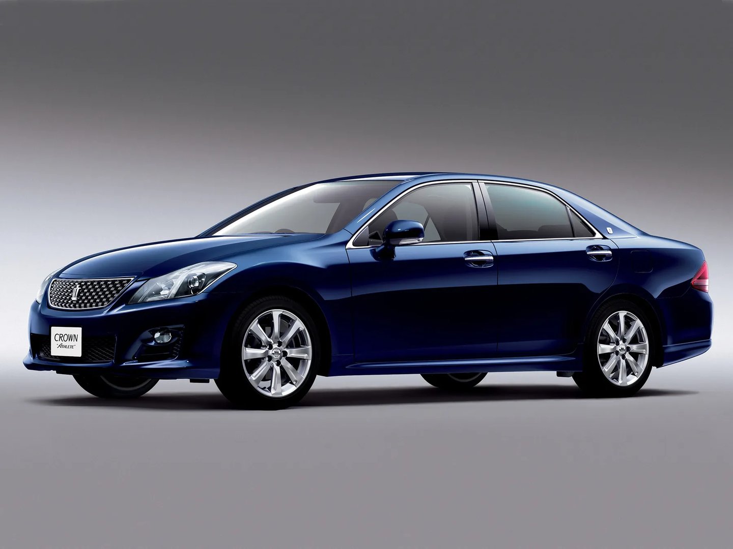 Toyota_Crown_13_generation__Sedan__9.jpg