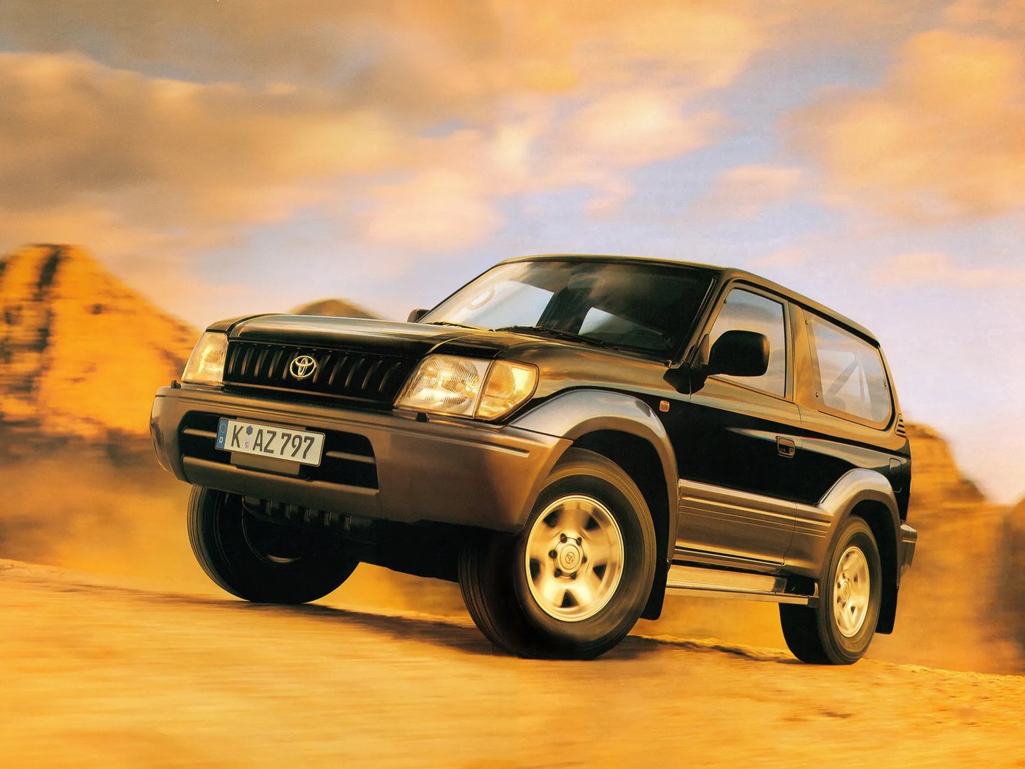 Toyota_Land_Cruiser_2_generation__SUV_3-doors__4.jpg